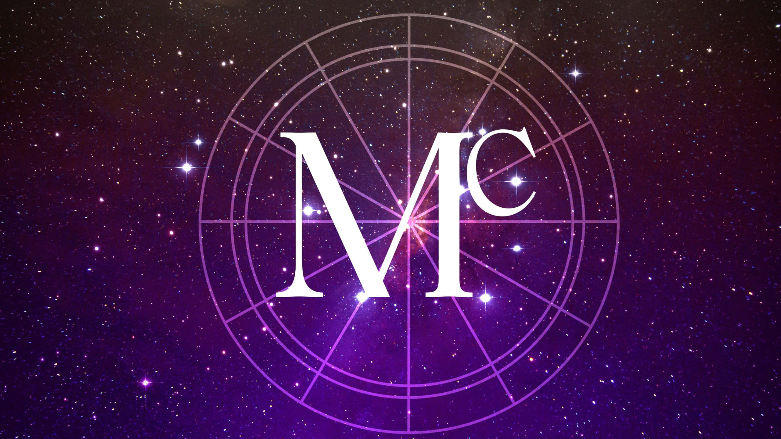 m 桌布 壁紙 — 一個宇宙標誌，在星空的紫色銀河背景下，圓形網格內有發光的風格化MC字母。