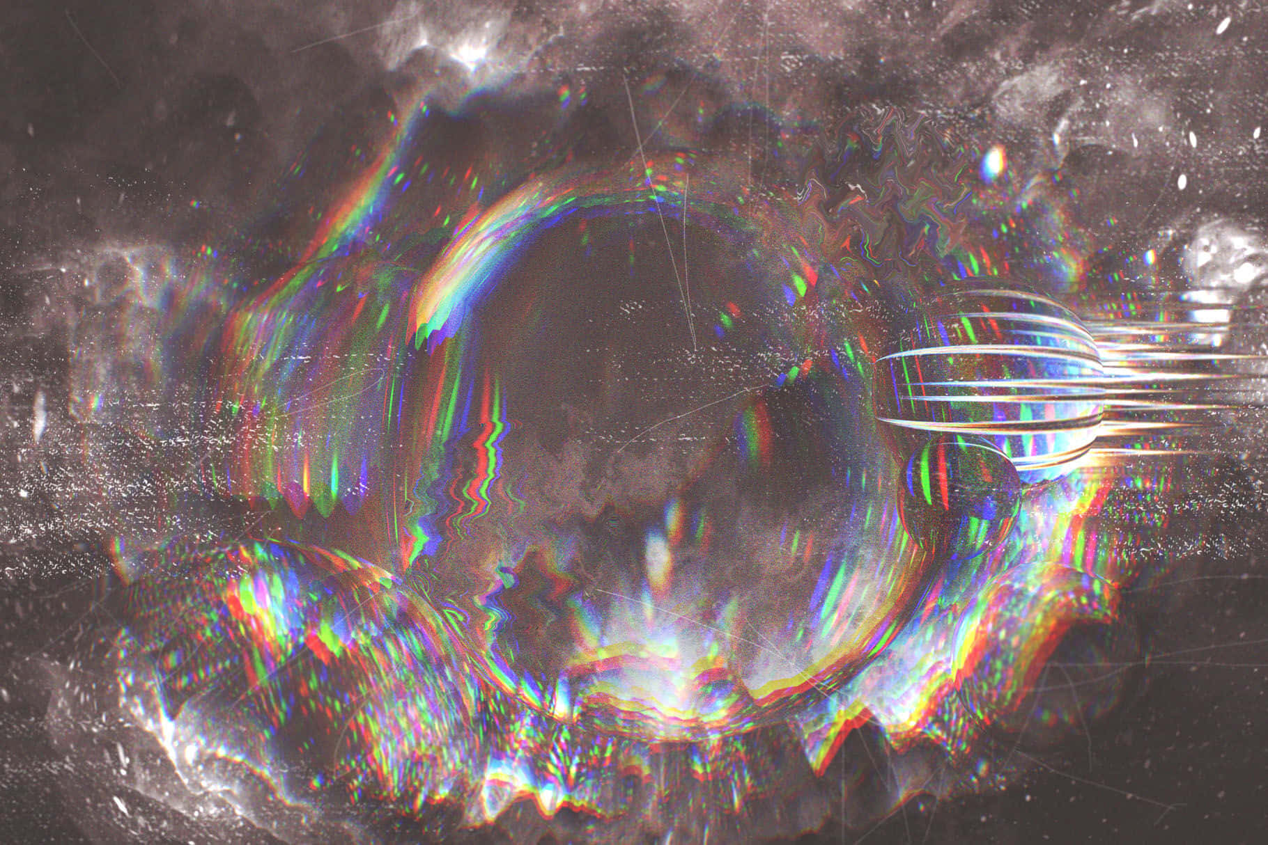 Glitch Effect 桌布 壁紙 — 一個宇宙漩渦，帶有彩虹色光芒，背景是黑暗有紋理的太空。