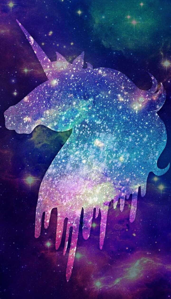 Cute Unicorn 桌布 壁紙 — 一個宇宙獨角獸剪影，在星雲背景下滴落閃爍的銀河色調。