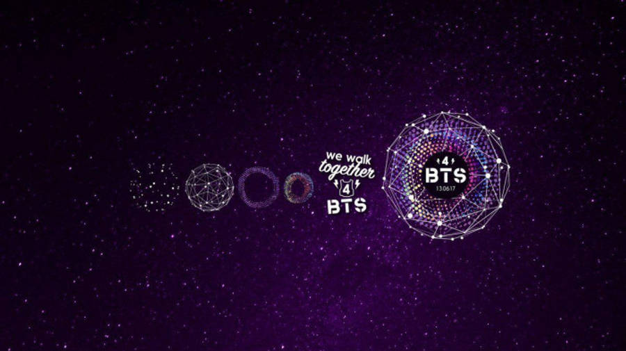 BTS 桌布 壁紙 — 一個宇宙紫色星空背景，展示幾何球體漸進排列，引向中央的BTS標誌及「we walk together」字句。