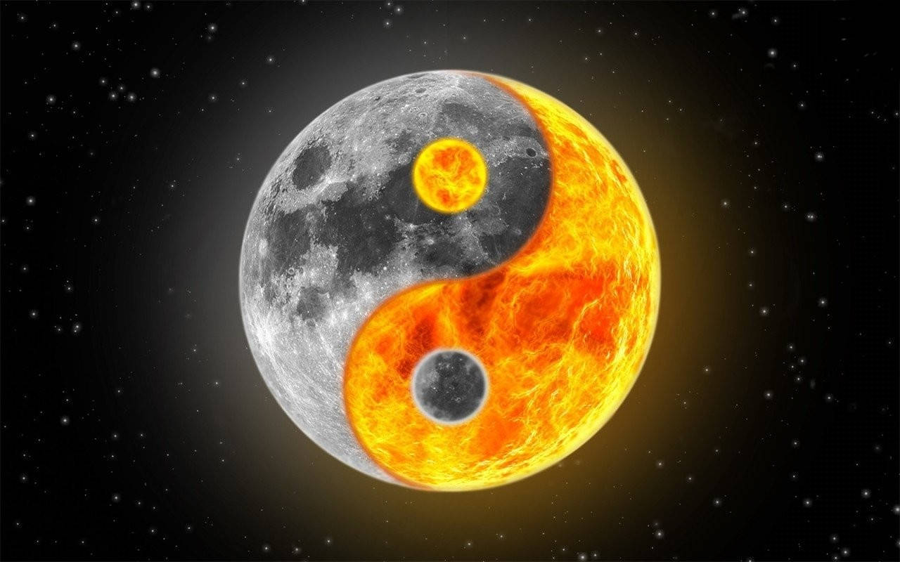 Sun And Moon 桌布 壁紙 — 一個宇宙陰陽符號，帶有月亮和太陽的一半，漂浮在星空空間中。