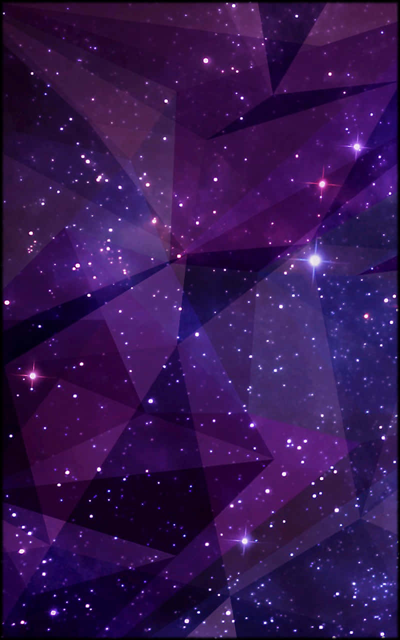 數位藝術 桌布 壁紙 — 一個宇宙風格桌布，帶有紫色幾何碎片和閃爍星星，營造夢幻星系效果。
