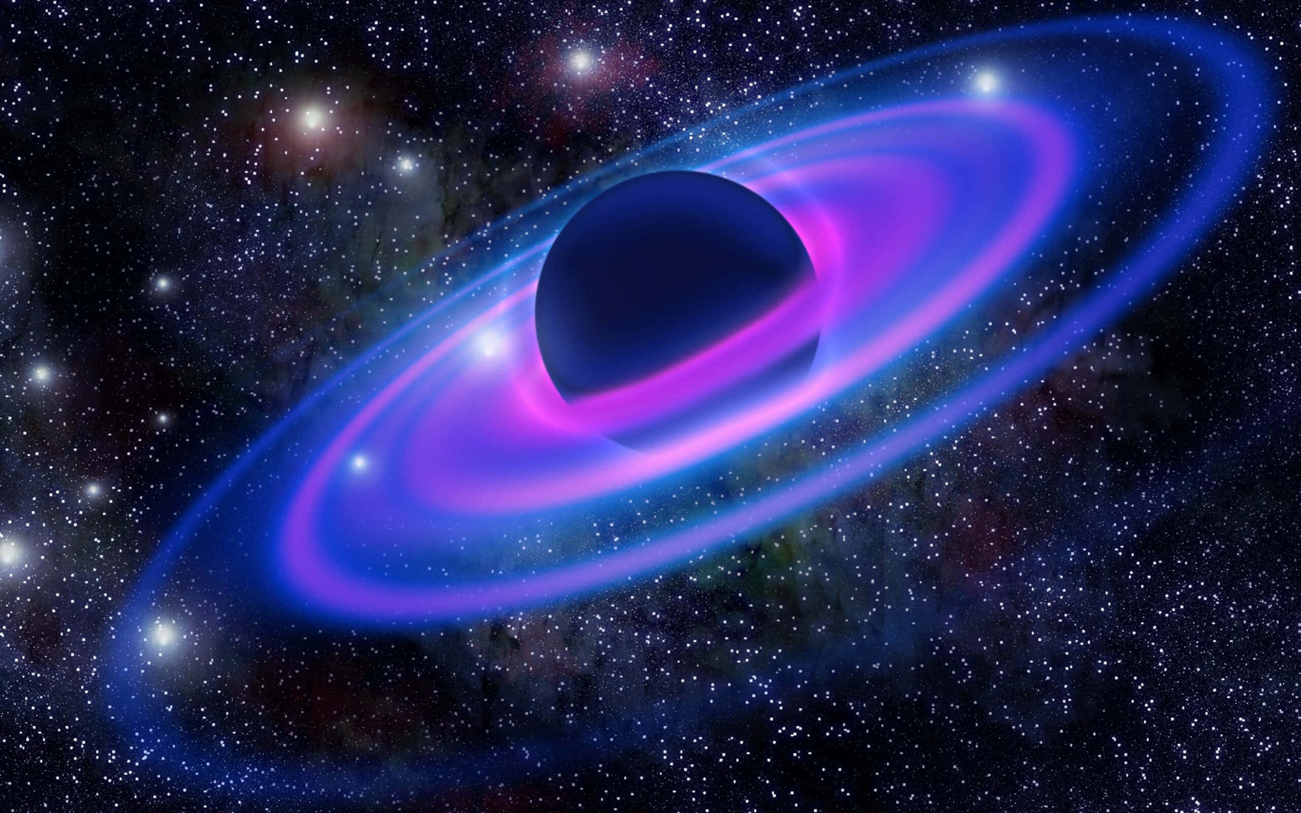 Galaxy Planet 桌布 壁紙 — 一個宇宙黑洞，帶有發光的紫色和藍色吸積盤，背景是繁星點點的星系。