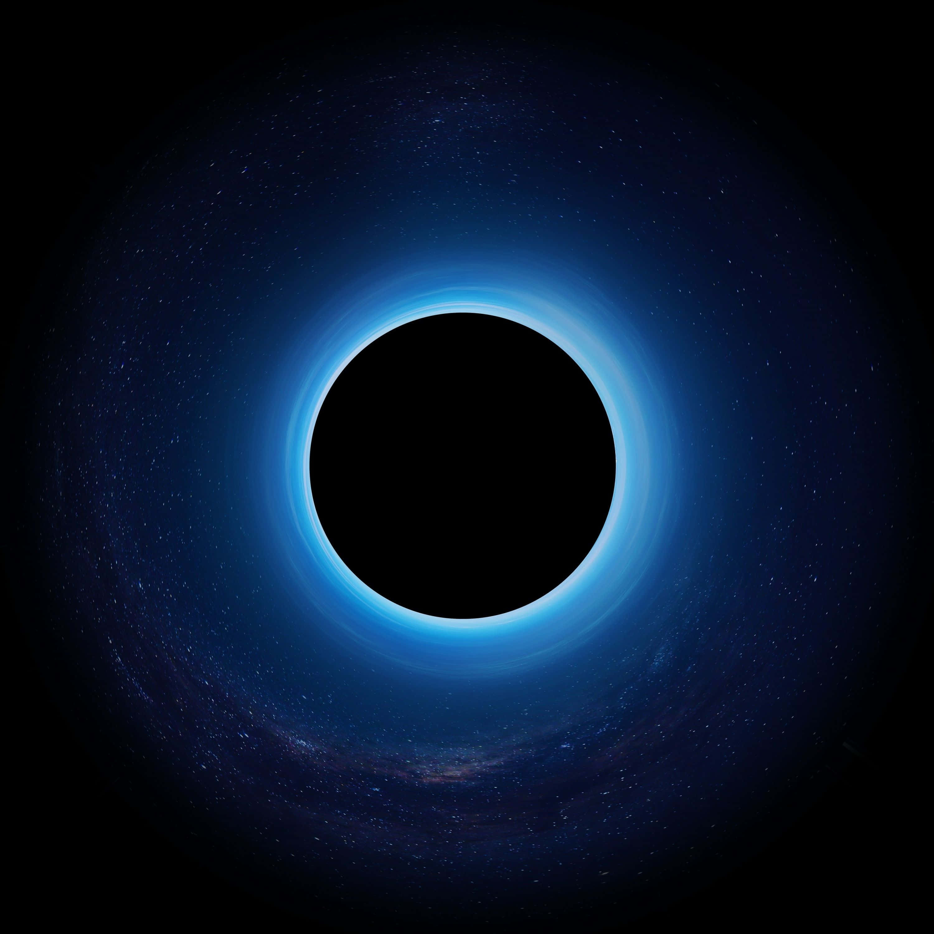 2560x1440 動態圖片 桌布 壁紙 — 一個宇宙黑洞，帶有發光的藍色吸積盤，周圍環繞著恆星和深空。