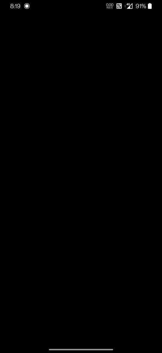 Phone Screen 桌布 壁紙 — 一個完全黑色的手機螢幕，顯示帶有時間、電池和連線圖示的狀態列。