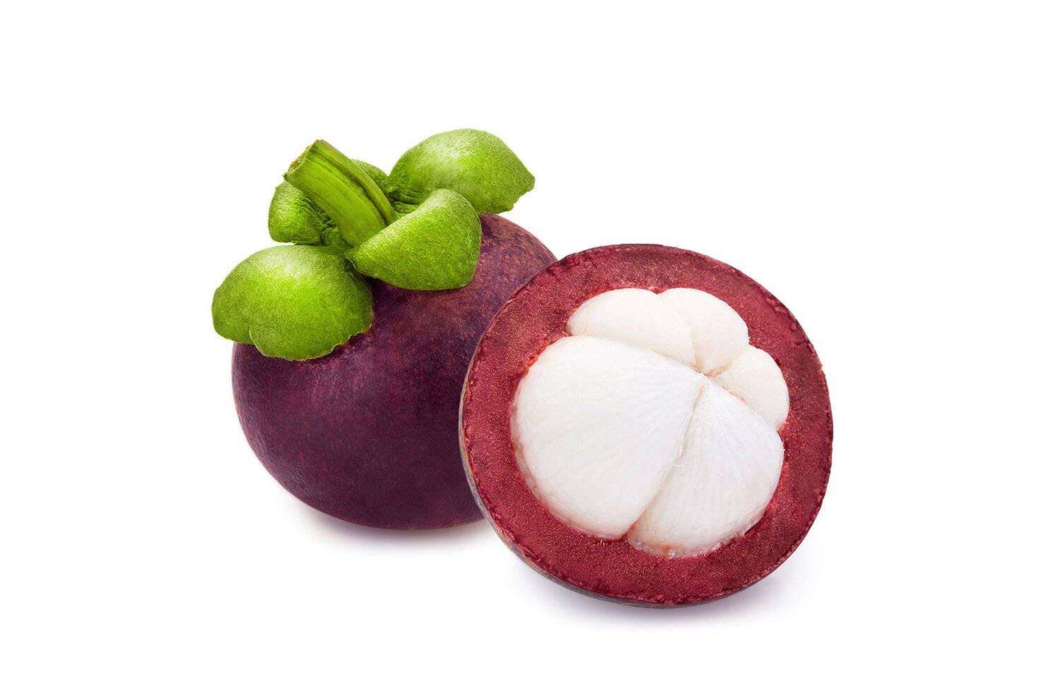 Fruit 桌布 壁紙 — 一個完整和切半的山竹果實，帶有深紫色外皮和奶油白色果肉，置於純白背景上。