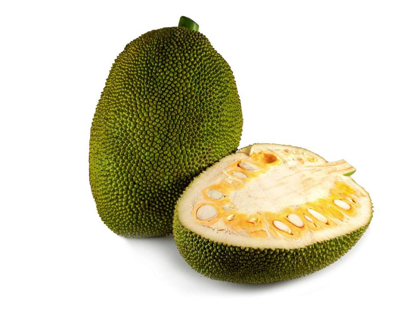 Fruit 桌布 壁紙 — 一個完整和半切的波羅蜜，帶有凹凸不平的綠色外皮和淡黃色的果肉及種子，背景為白色。