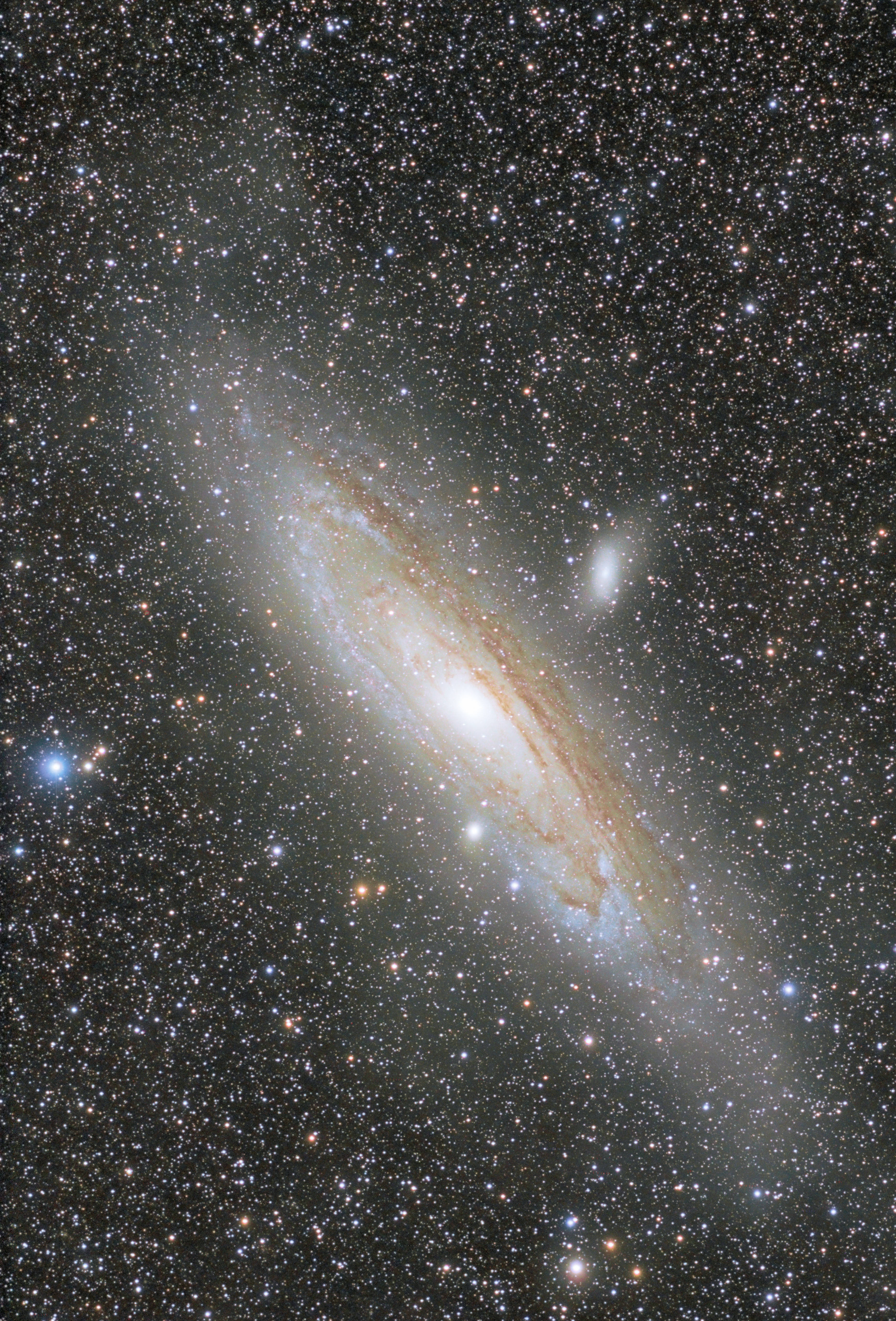 Stars 桌布 壁紙 — 一個宏偉的螺旋星系，其旋臂由恆星和宇宙塵埃組成，在無數遙遠恆星的背景下閃耀。