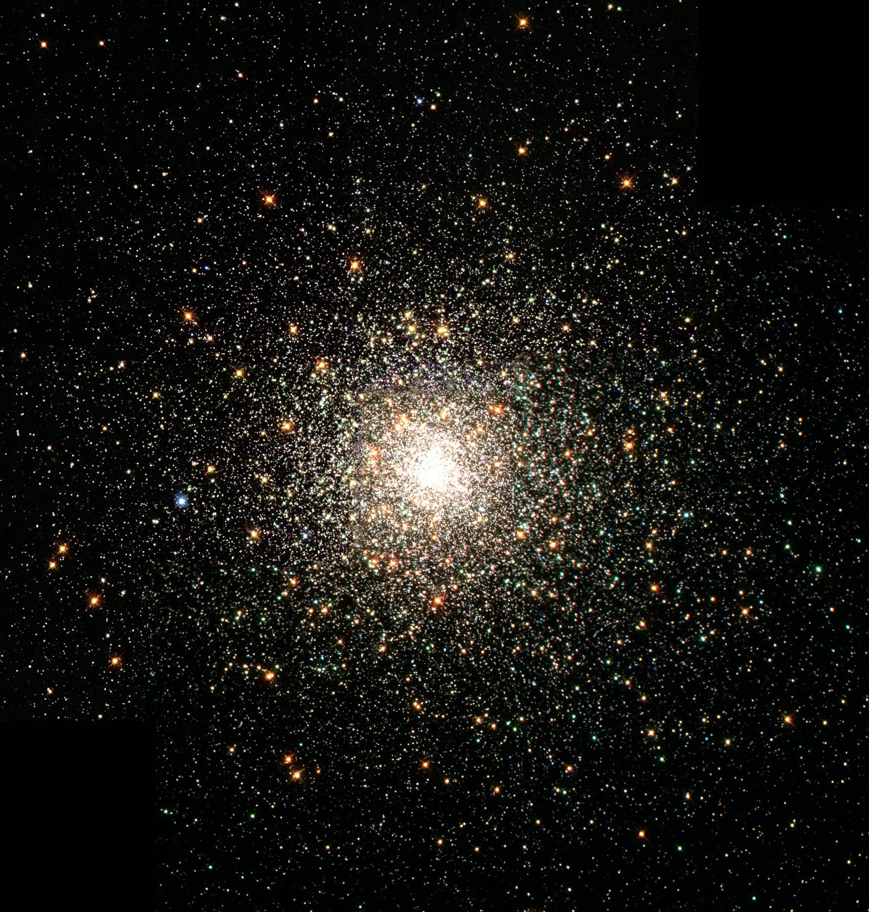 Black 桌布 壁紙 — 一個密集的星團在充滿無數遙遠恆星的黑色虛空中散發出耀眼的光芒。