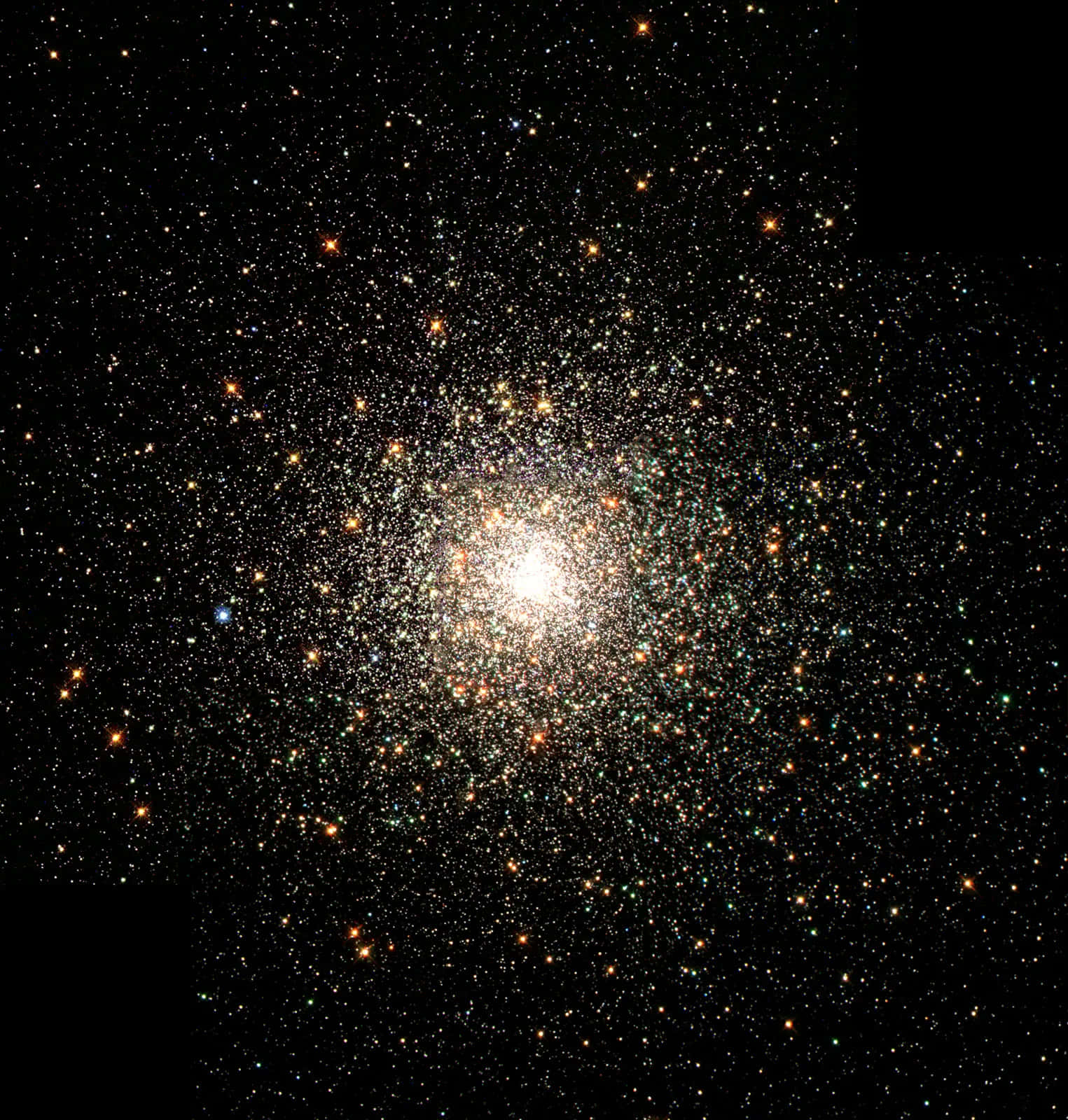 太空 桌布 壁紙 — 一個密集的星團在黑色宇宙虛空中散發著耀眼的光芒，周圍散佈著橙色和藍色的星星。