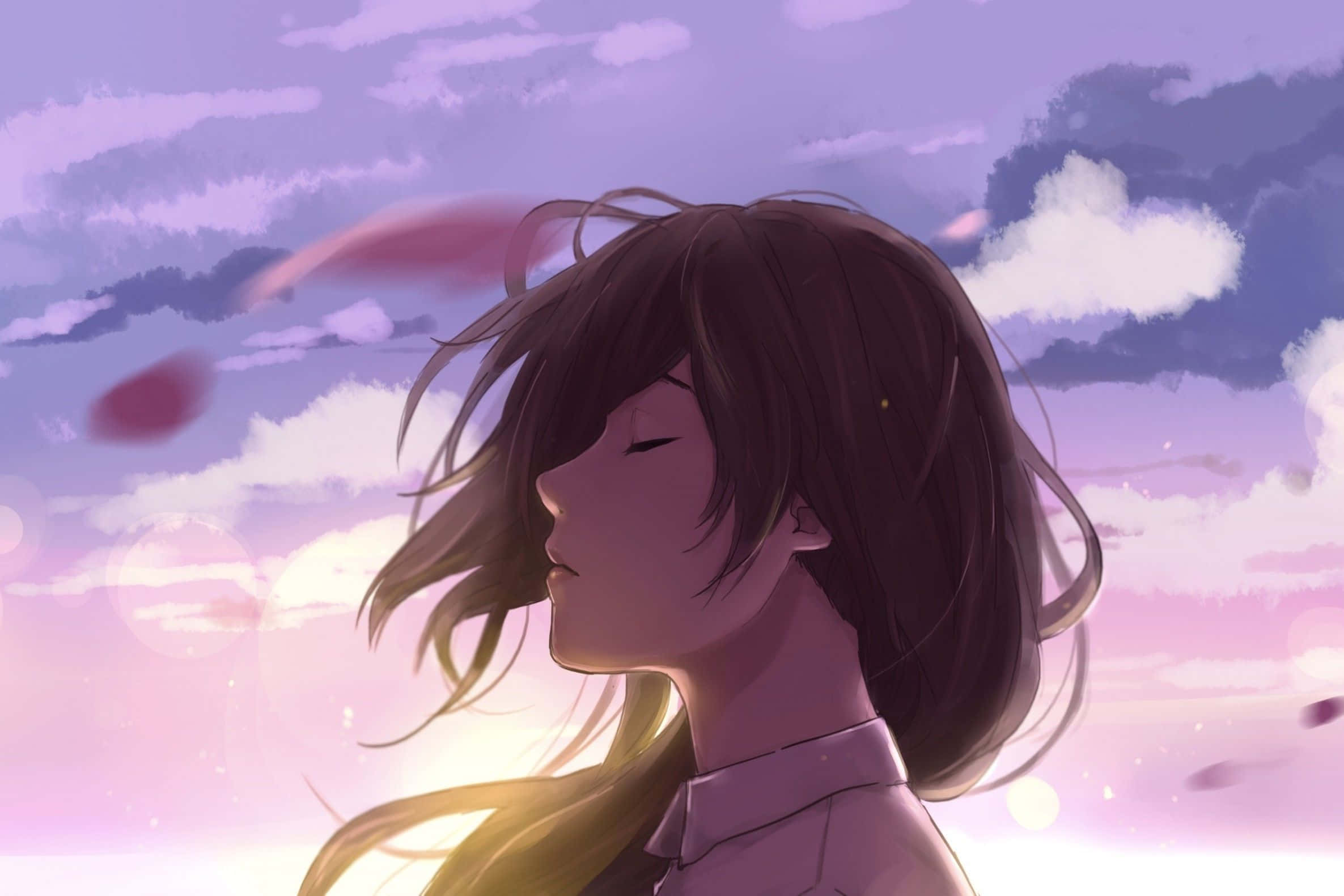 Cute Aesthetic Profile 桌布 壁紙 — 一個寧靜的動漫女孩，深色頭髮，在柔和的紫色和粉紅色日落天空下閉上眼睛，周圍有飄浮的花瓣。