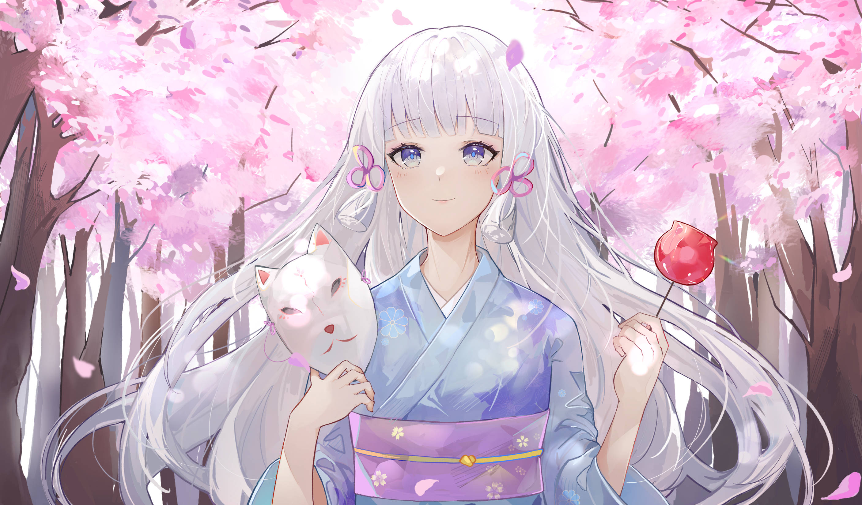 電玩遊戲 桌布 壁紙 — 一個寧靜的動漫女孩，銀色頭髮，在盛開的粉紅色櫻花下拿著狐狸面具和紅色棒棒糖。