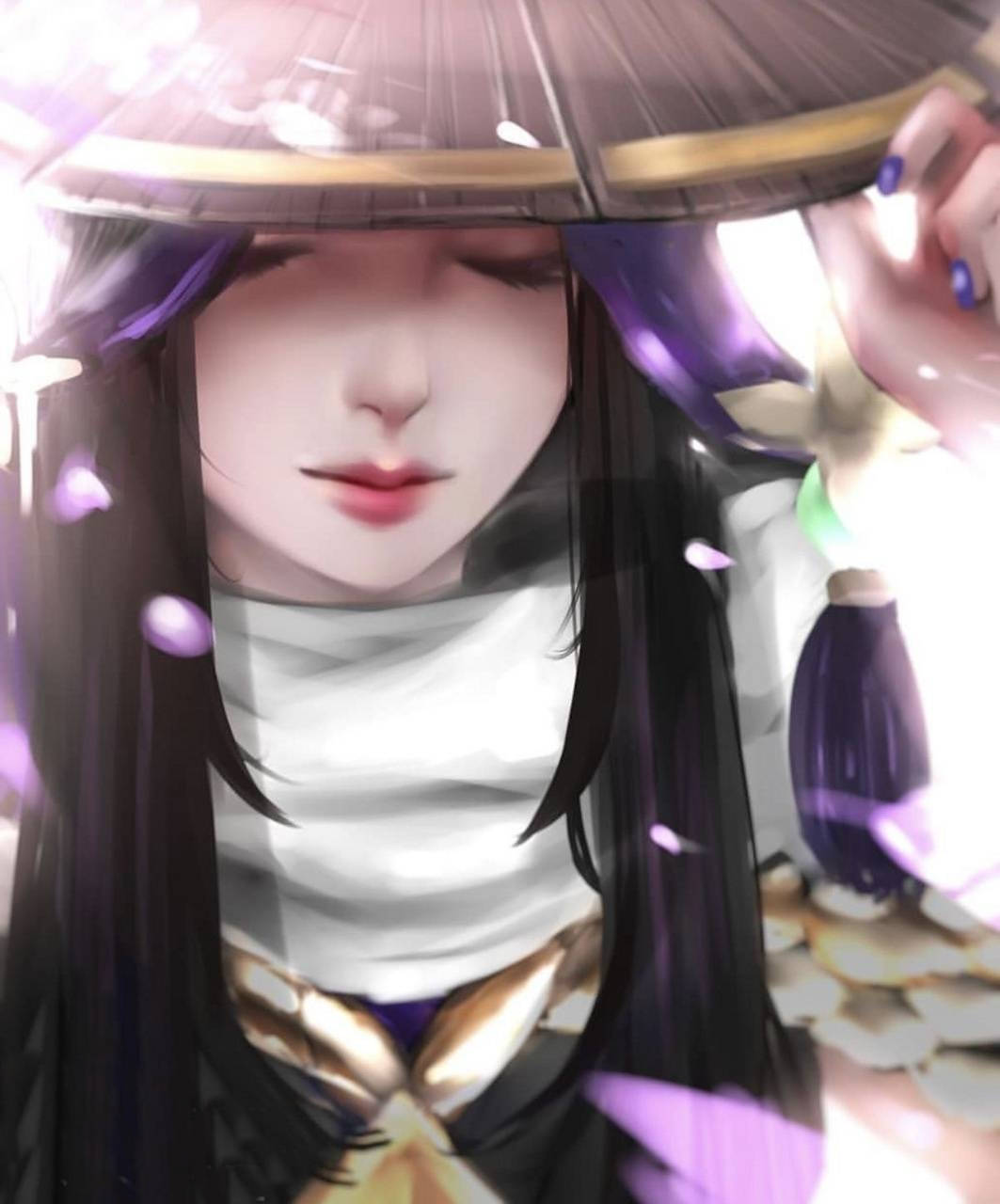 Mobile Legends 動態圖 桌布 壁紙 — 一個寧靜的動漫女孩，長長的黑髮和寬邊帽，溫柔地凝視著，紫色花瓣在她周圍飄浮，形成一個發光、夢幻般的場景。