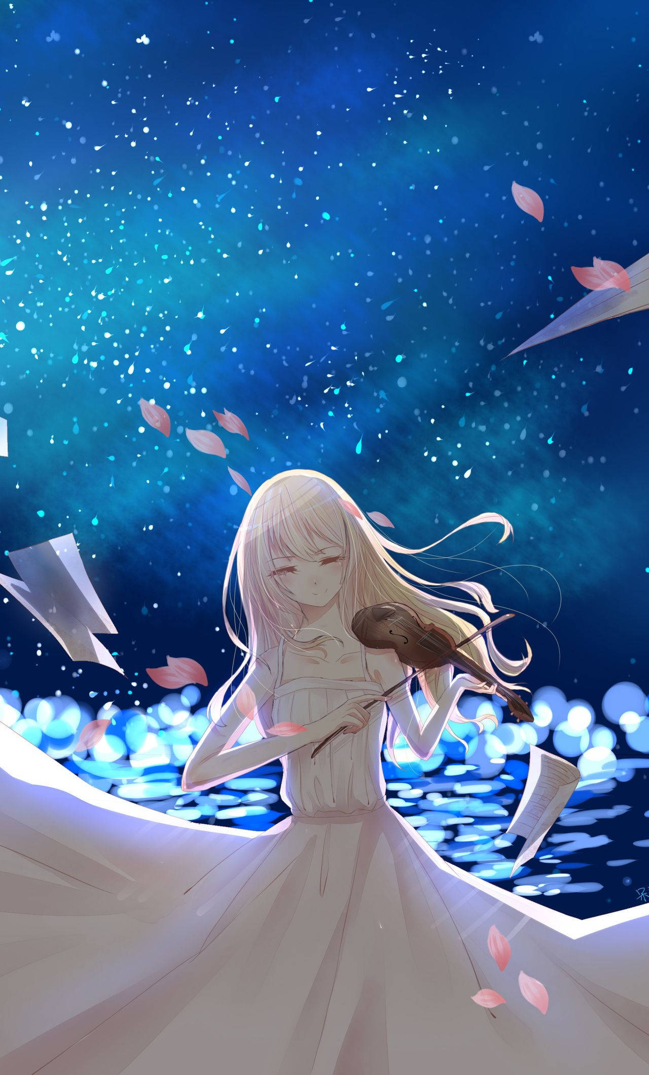 lie 桌布 壁紙 — 一個寧靜的動漫女孩穿著白色連衣裙，在繁星點點的藍天下演奏小提琴，周圍漂浮著櫻花。