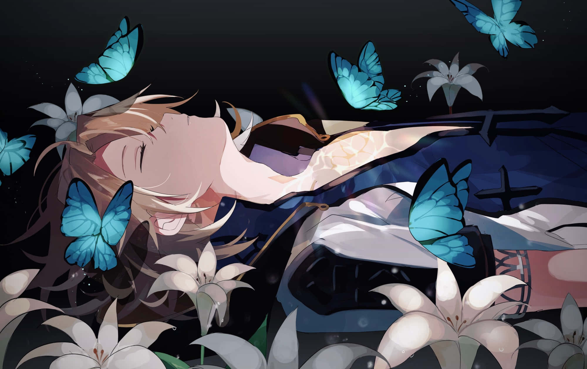 Genshin Impact Albedo 桌布 壁紙 — 一個寧靜的動漫女孩閉上眼睛，在黑暗背景中，被發光的藍色蝴蝶和白色百合環繞著休息。