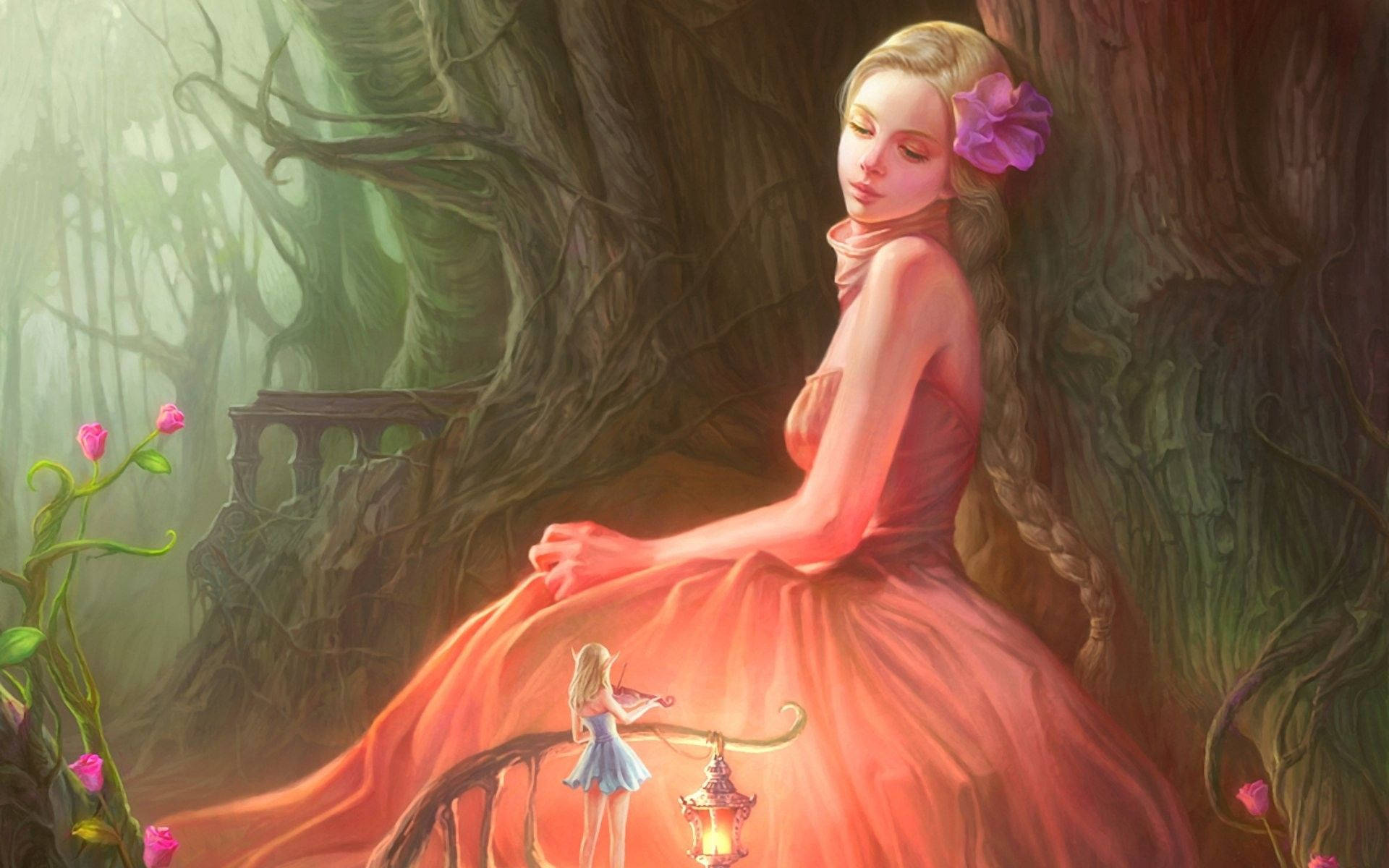 仙女 桌布 壁紙 — 一個寧靜的奇幻場景，一個穿著藍色連衣裙的小女孩拿著發光的燈籠，旁邊坐著一位穿著飄逸紅色連衣裙的女人，周圍環繞著迷霧森林和粉紅色的花朵。