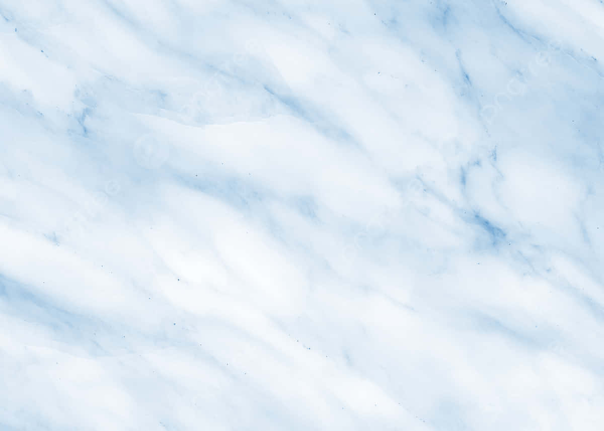 Light Blue Marble 桌布 壁紙 — 一個寧靜的抽象圖案，呈現流動的淺藍色和白色大理石紋理，帶有柔和的自然質感。