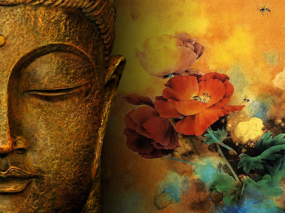 佛陀 桌布 壁紙 — 一個寧靜的金色佛像頭部，旁邊有鮮豔的紅色和粉紅色花朵，蜜蜂在溫暖的紋理背景前飛舞。