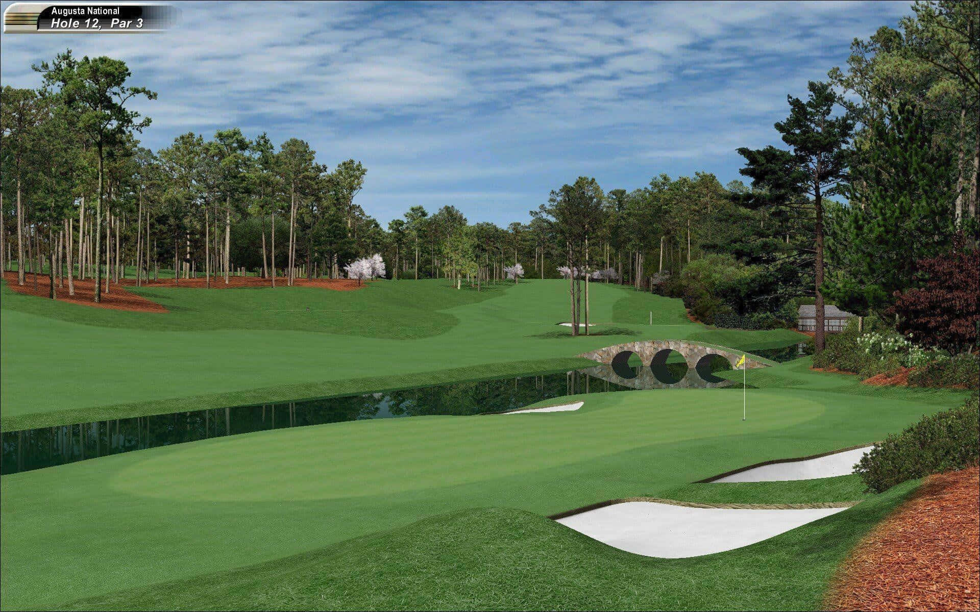 Augusta National iPhone 桌布 壁紙 — 一個寧靜的高爾夫球場，擁有翠綠的球道、石橋橫跨水面，以及藍天下高大的樹木。