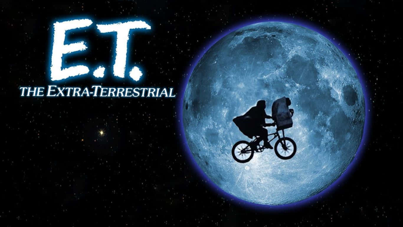 Et 桌布 壁紙 — 一個小孩和外星人在星空夜空下，以剪影形式騎著腳踏車，背景是巨大的藍色月亮，並帶有發光的E.T.標題。
