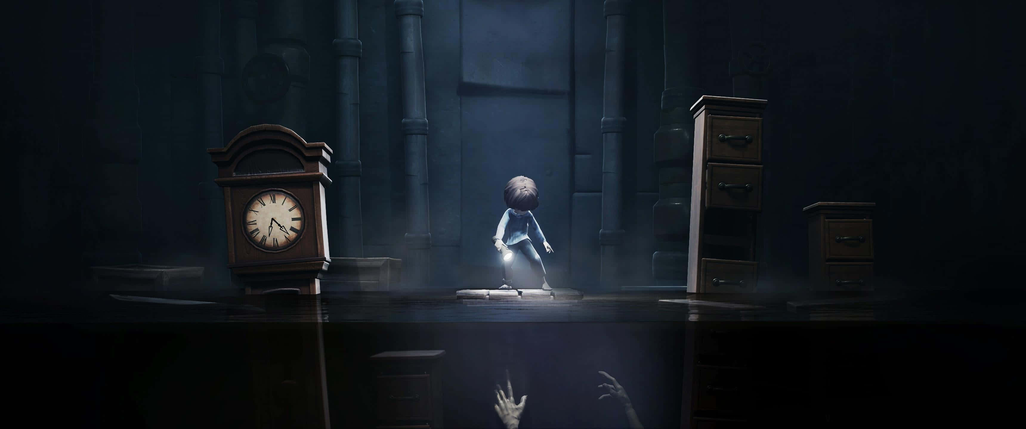 Little Nightmares 4K 桌布 壁紙 — 一個小孩在黑暗、霧氣瀰漫的房間裡，旁邊有老爺鐘和漂浮的手，營造出詭異的氛圍。