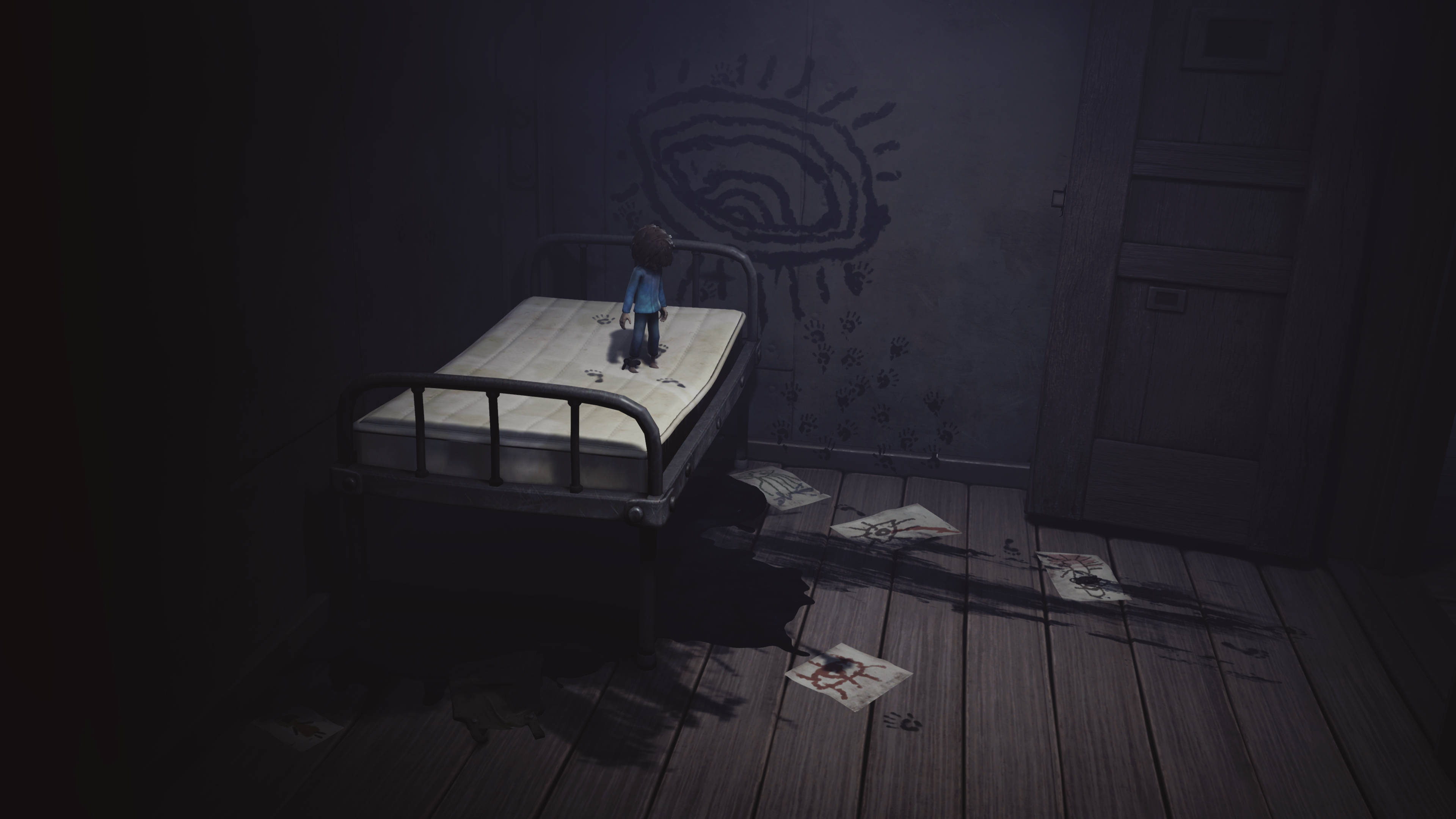 Nightmares 桌布 壁紙 — 一個小孩獨自站在昏暗房間的裸露床墊上，牆上有怪異的圖畫和散落的紙張。