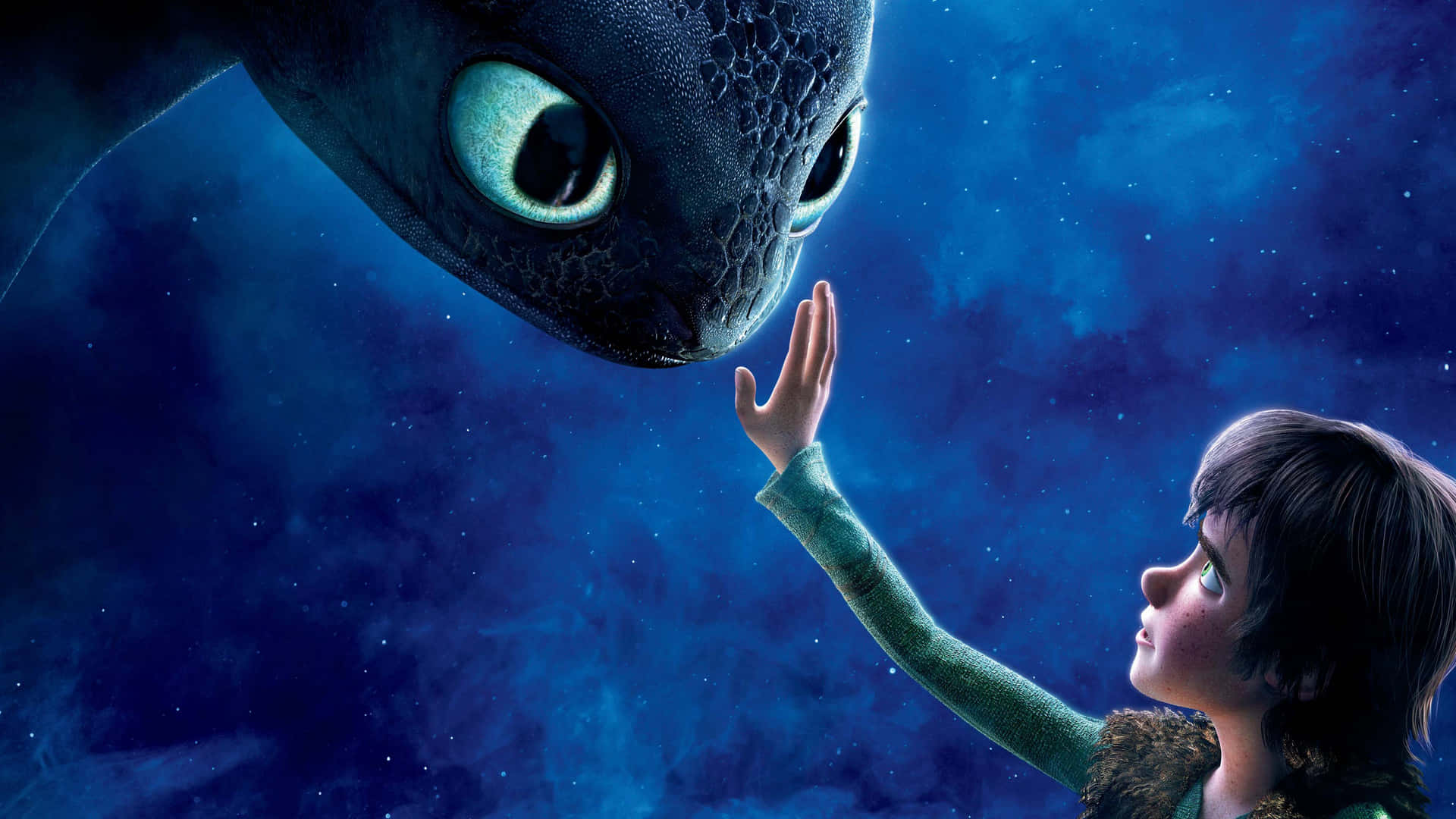How To Train Your Dragon 4K 桌布 壁紙 — 一個小男孩伸手觸摸一條巨龍在星空夜空下發光的眼睛。