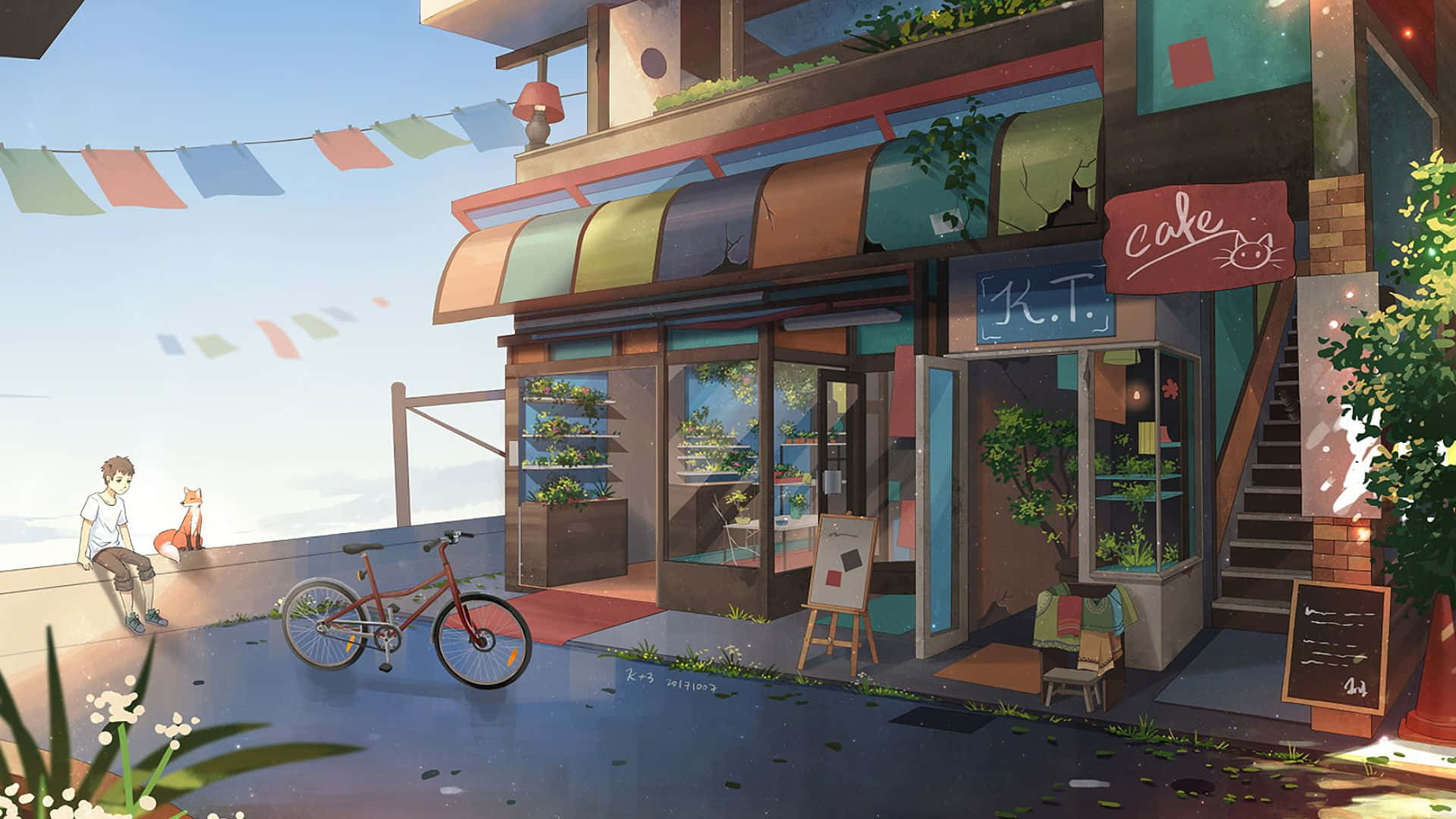 動畫風景 桌布 壁紙 — 一個小男孩坐在紅色腳踏車旁邊，身處屋頂露台，俯瞰色彩繽紛的咖啡館，掛滿旗幟，綠意盎然，天空湛藍明亮。