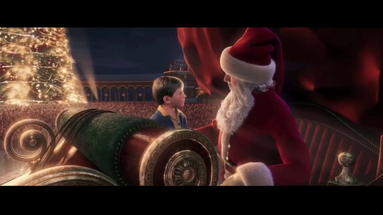 Polar Express 桌布 壁紙 — 一個小男孩抬頭看著坐在雪橇上的聖誕老人，旁邊是一棵發光的聖誕樹，在節日的夜晚環境中。