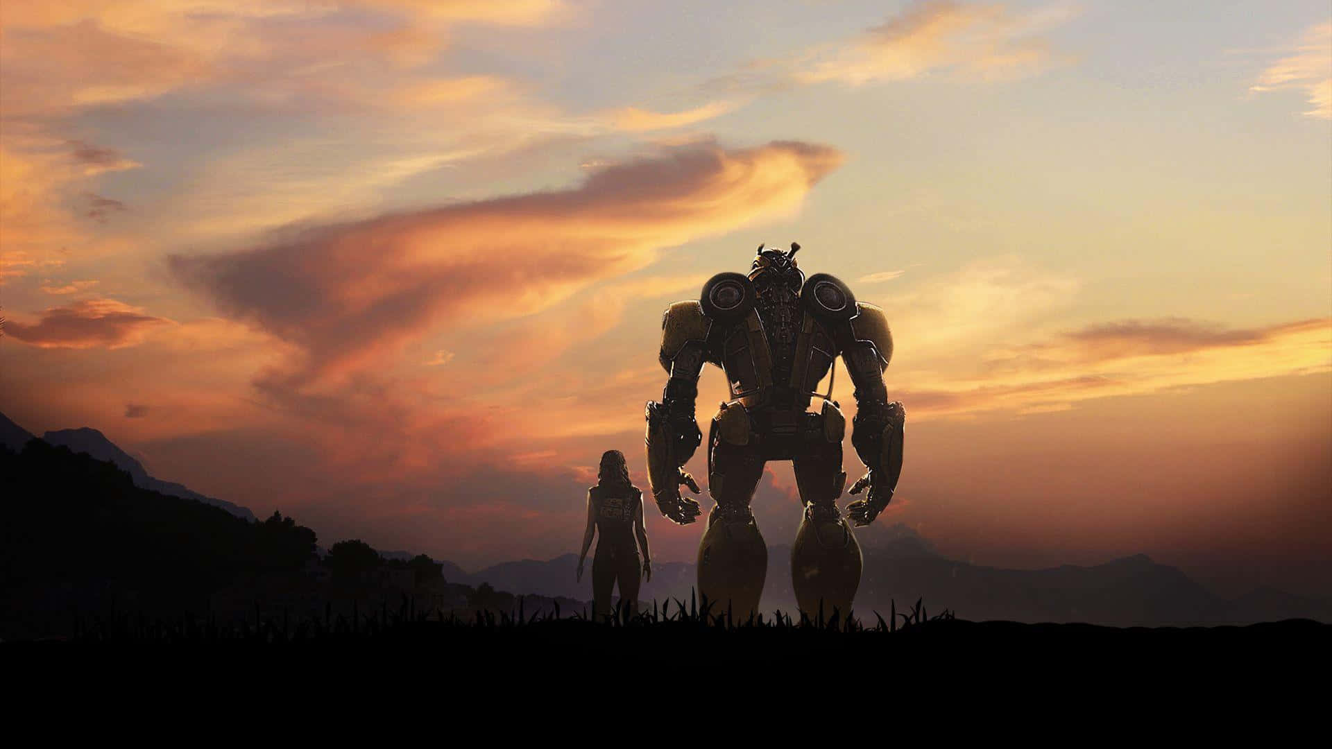 1920x1080 HD Movie 桌布 壁紙 — 一個巨型機器人和一個人以剪影形式站在遠山之上燃燒般的日落前。
