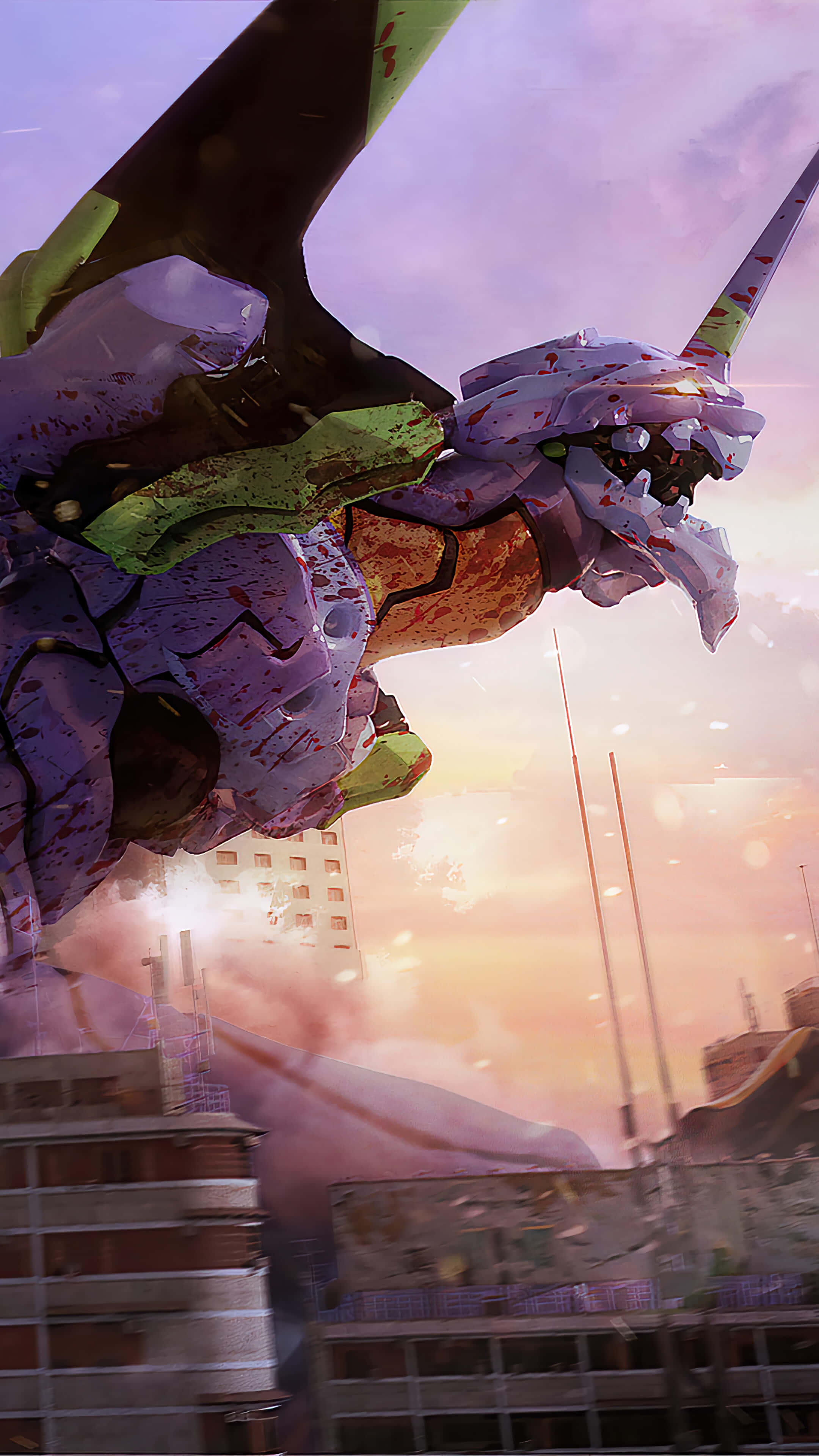 evangelion 4K 桌布 壁紙 — 一個巨大受損的機甲帶有血跡，在日落時分籠罩著城市景觀，投下戲劇性的陰影。