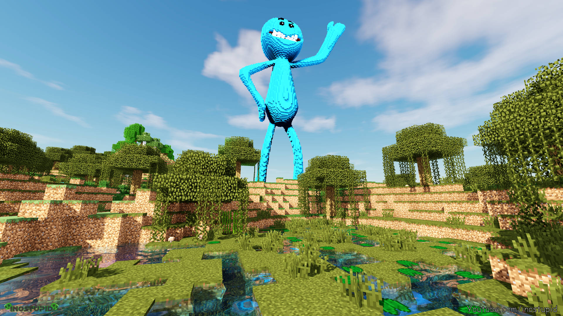 Meeseeks 桌布 壁紙 — 一個巨大的藍色方塊卡通角色在明亮的藍天下，於Minecraft風格的像素森林中愉快地揮手。