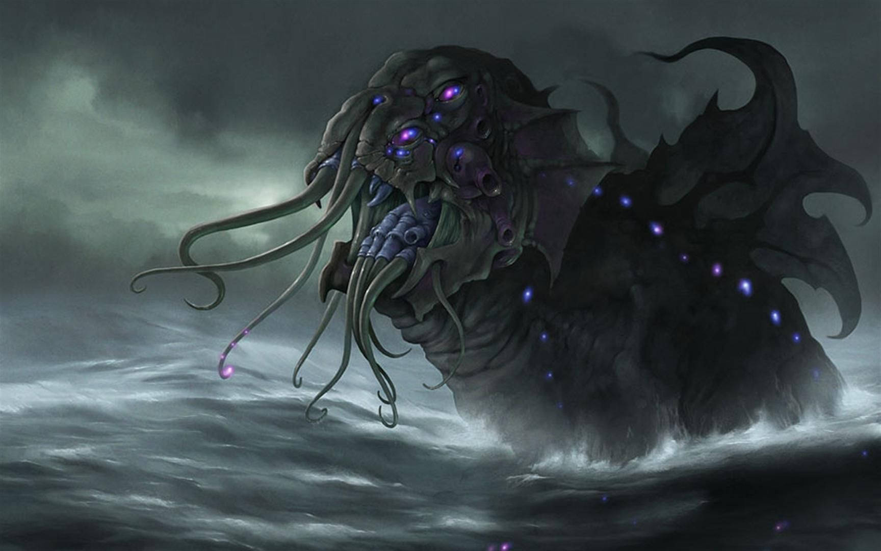 洛夫克拉夫特 桌布 壁紙 — 一個巨大的黑暗宇宙恐怖生物，擁有發光的紫色眼睛和觸手，在陰沉天空下的暴風雨海浪中出現。