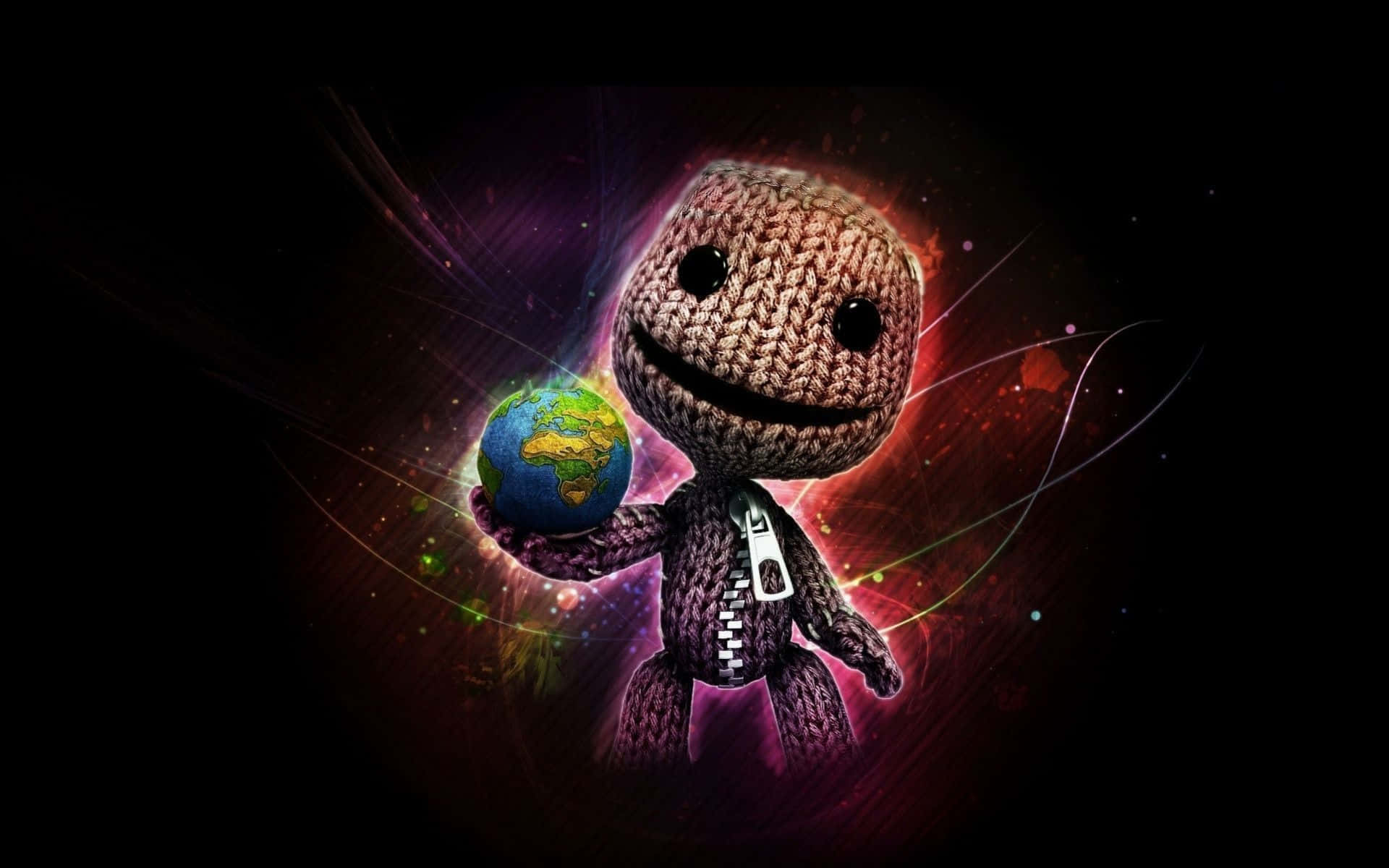 PlayStation 桌布 壁紙 — 一個帶拉鍊的針織毛絨角色，在帶有發光條紋的宇宙星雲背景下抱著一個地球儀。