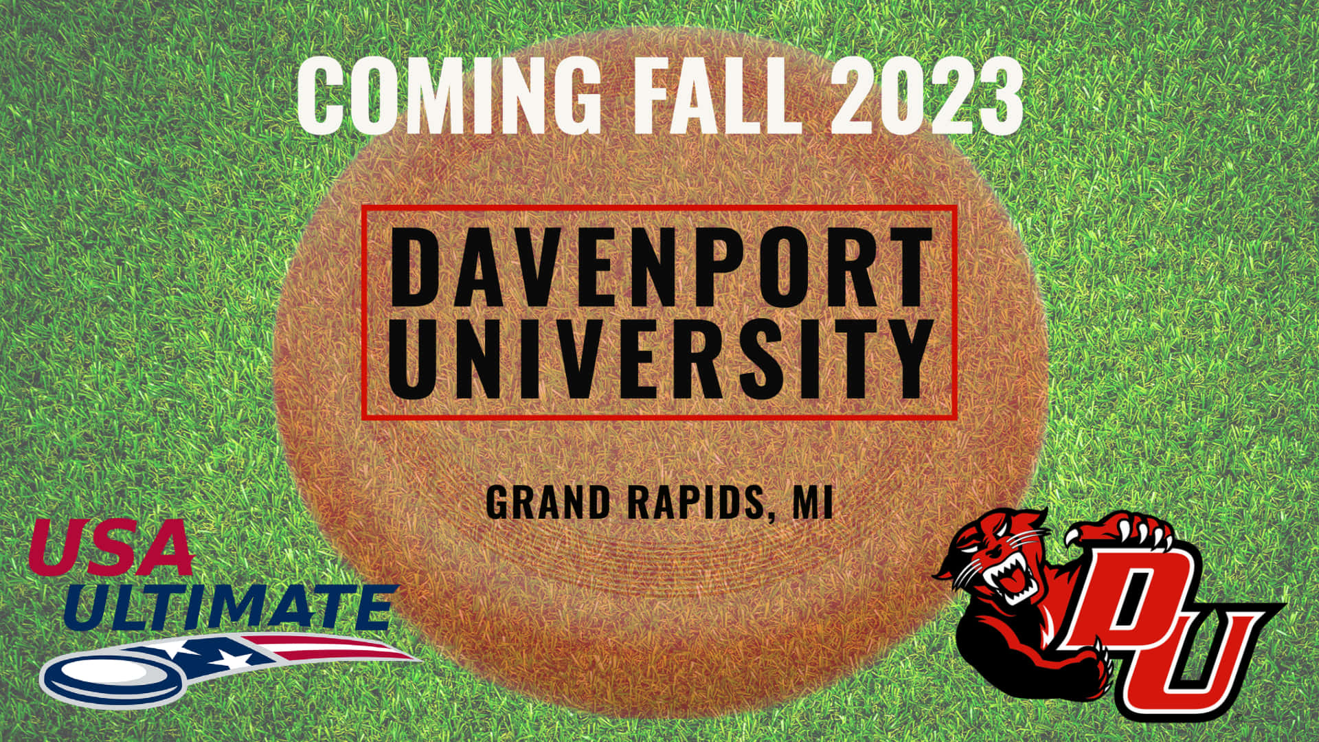 1920x1080 Frisbee 桌布 壁紙 — 一個帶有 Davenport University 品牌標誌的飛盤放在鮮綠色的草地上，宣佈將於 2023 年秋季啟動新的 USA Ultimate 計劃。