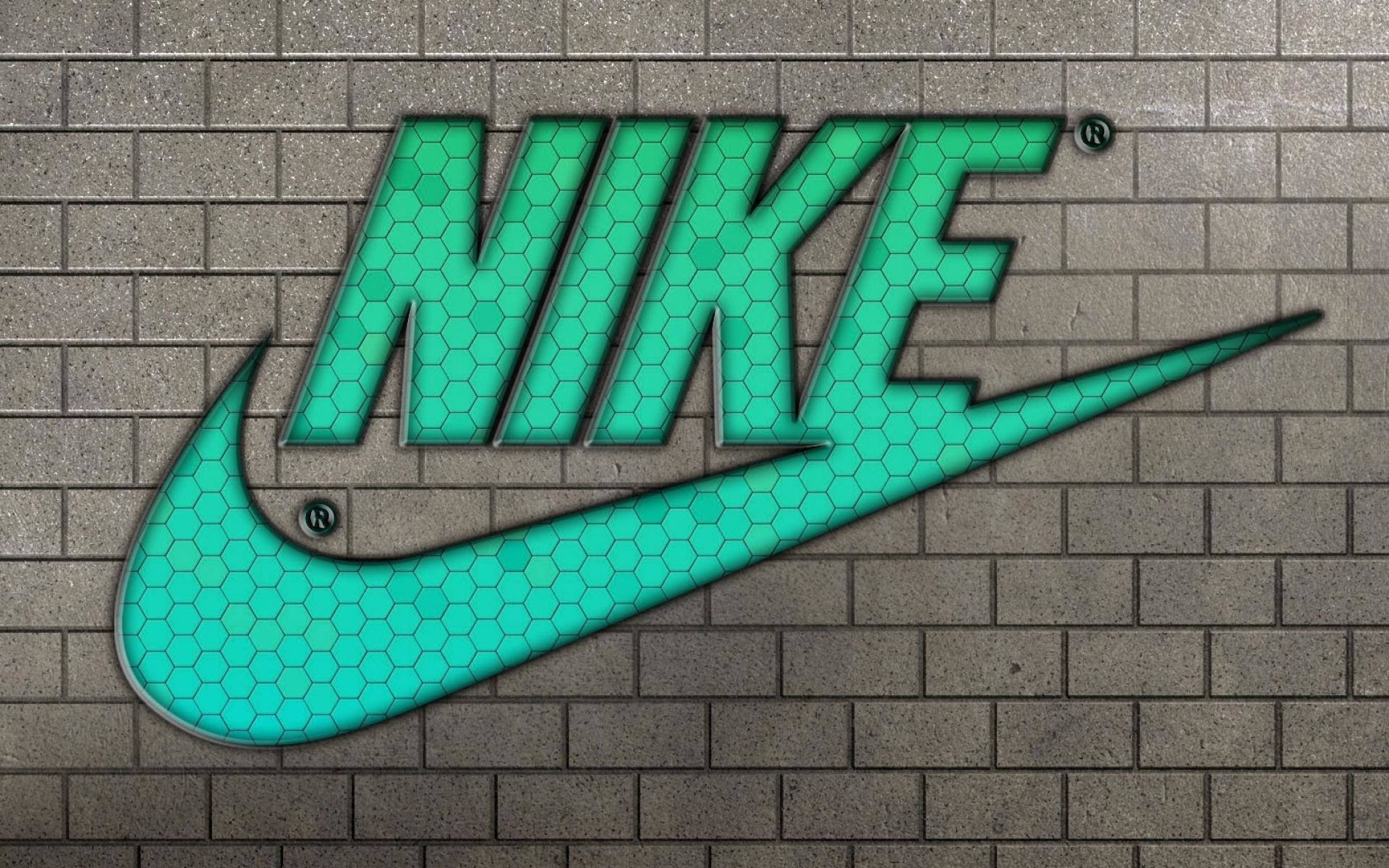 Nike iPhone 桌布 壁紙 — 一個帶有六角形紋理的鮮豔青綠色Nike標誌，安裝在灰色磚牆上。