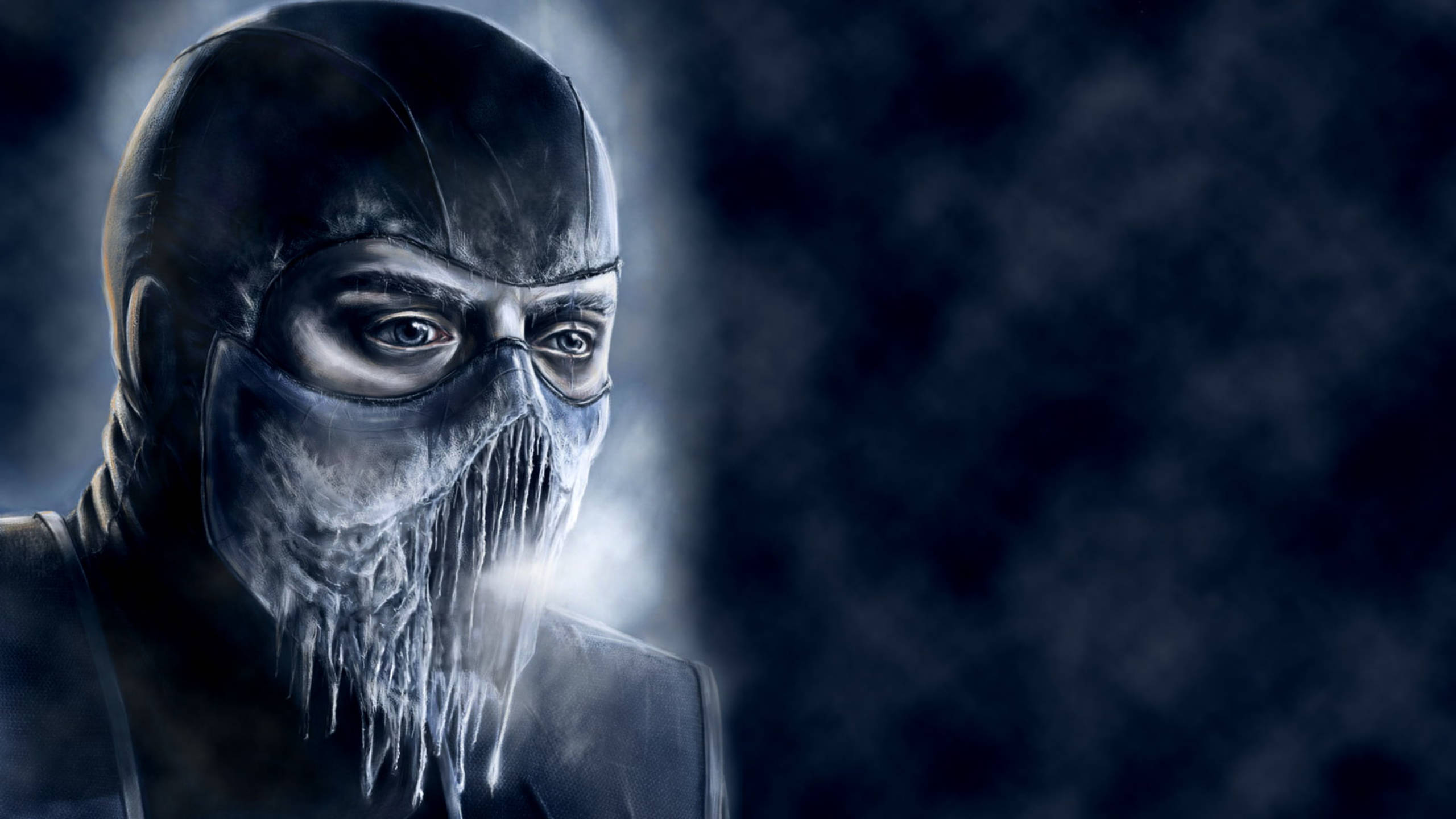 Sub-zero 桌布 壁紙 — 一個帶有冰凍鬍鬚和發光眼睛的威脅性蒙面戰士，從黑暗迷霧中出現在冰冷的藍色調場景中。