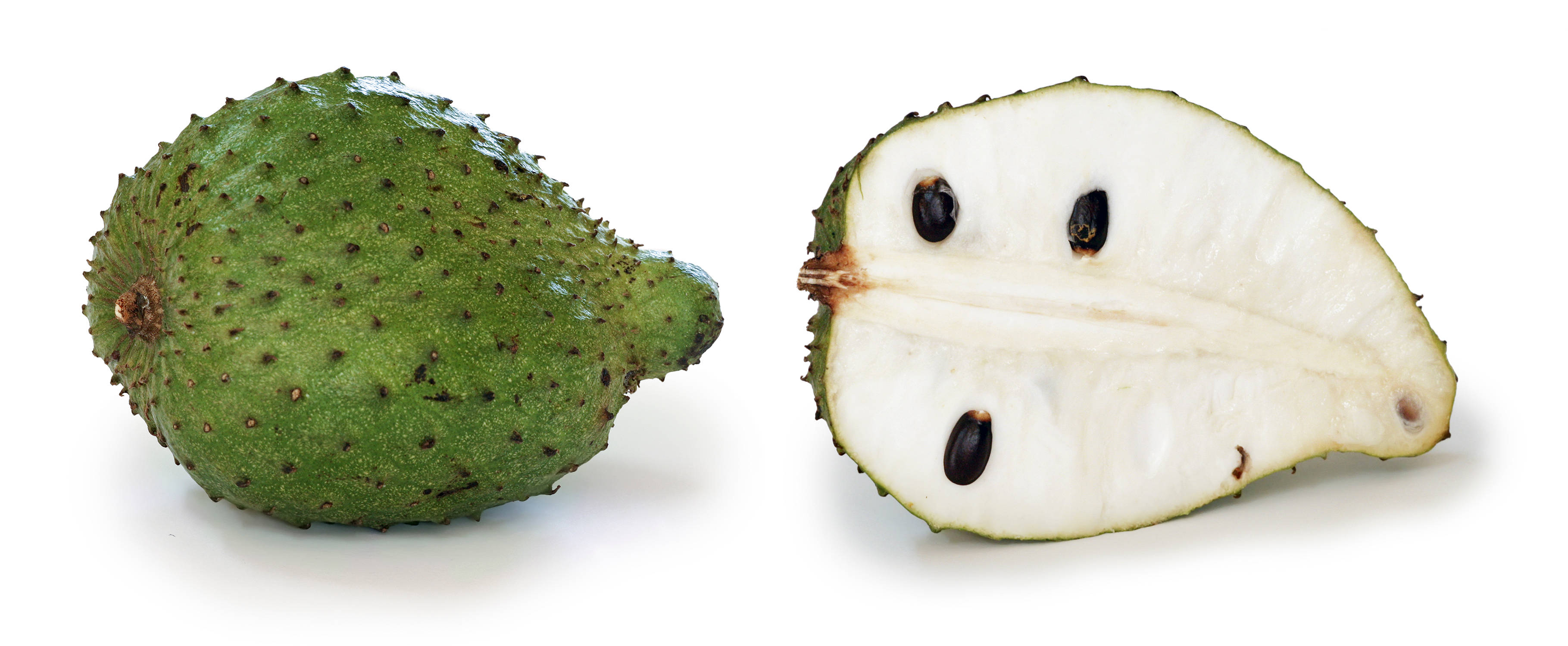 Fruits 桌布 壁紙 — 一個帶有刺皮的綠色刺果番荔枝完整地擺在它的半邊切開的部分旁邊，露出奶油色的白色果肉和三顆黑色種子。