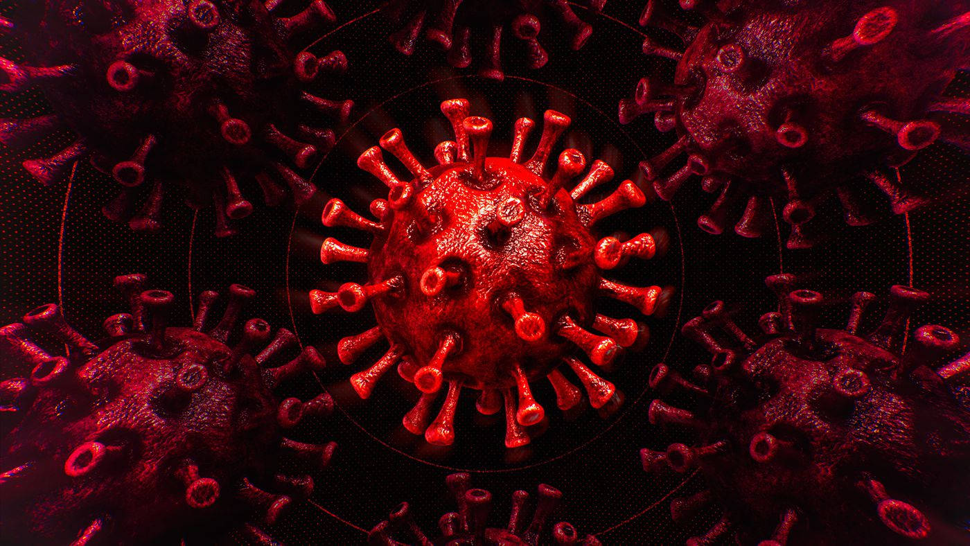 Coronavirus 桌布 壁紙 — 一個帶有刺突蛋白的鮮紅色冠狀病毒顆粒，在黑暗背景中佔據主導地位，周圍環繞著其他顆粒。