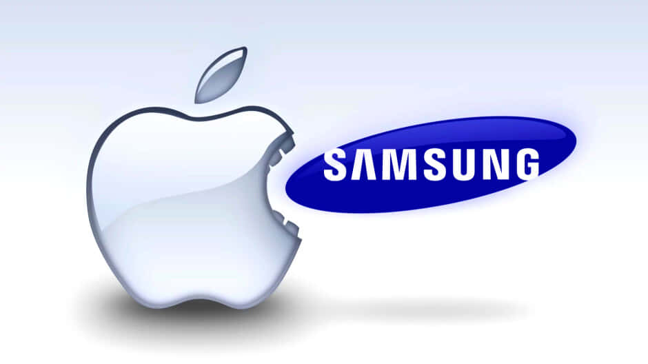 三星 桌布 壁紙 — 一個帶有咬痕的光澤Apple標誌被一個藍色Samsung橢圓形標誌部分重疊，背景為淺色漸變。