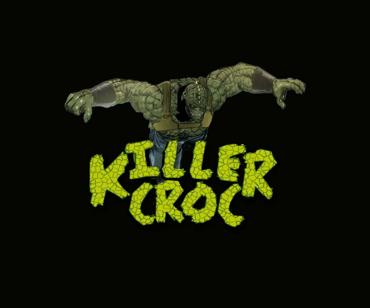 Killer Croc 桌布 壁紙 — 一個帶有威脅性的綠色皮膚殺手鱷站在黑色背景前，下方有裂紋的黃色文字。