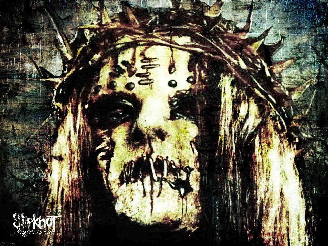 Joey Jordison 桌布 壁紙 — 一個帶有尖刺王冠和滴血傷口的怪誕惡魔面孔，從紋理深色背景中怒視。