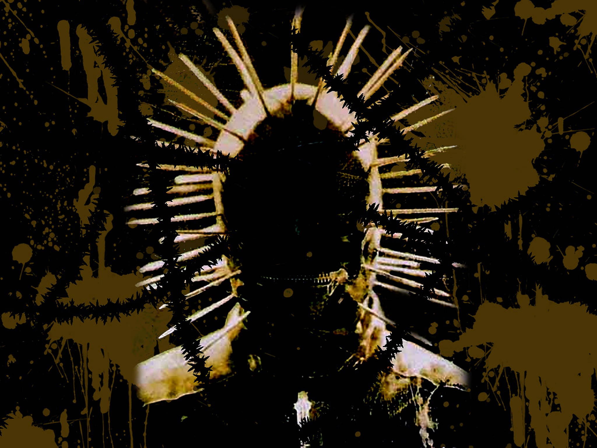 craig jones 桌布 壁紙 — 一個帶有尖刺的威脅性皇冠從黑暗的中心虛空向外輻射，背景是濺灑的棕色和黑色。