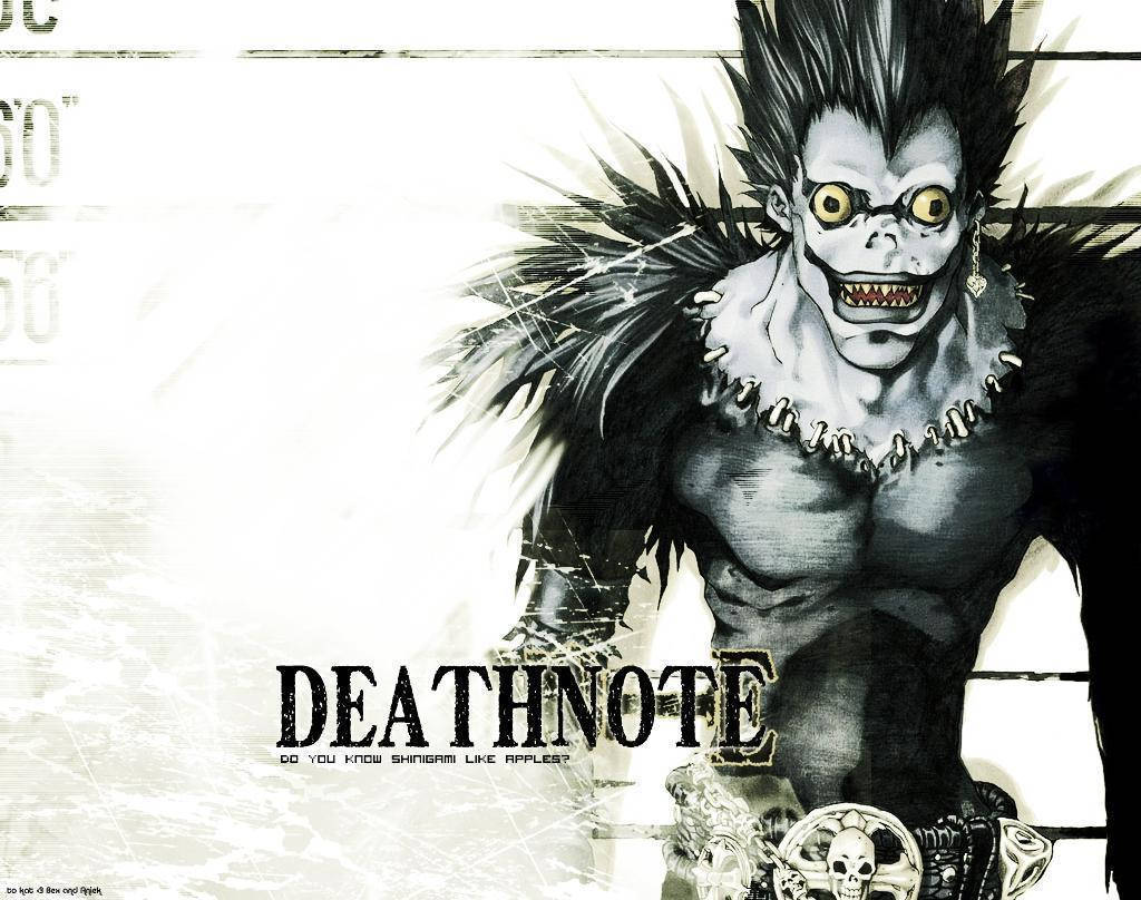 Ryuk 桌布 壁紙 — 一個帶有尖刺黑髮、黃色眼睛和骷髏般面孔的威脅性動漫角色，籠罩在帶有deathnote字樣的痛苦背景上。
