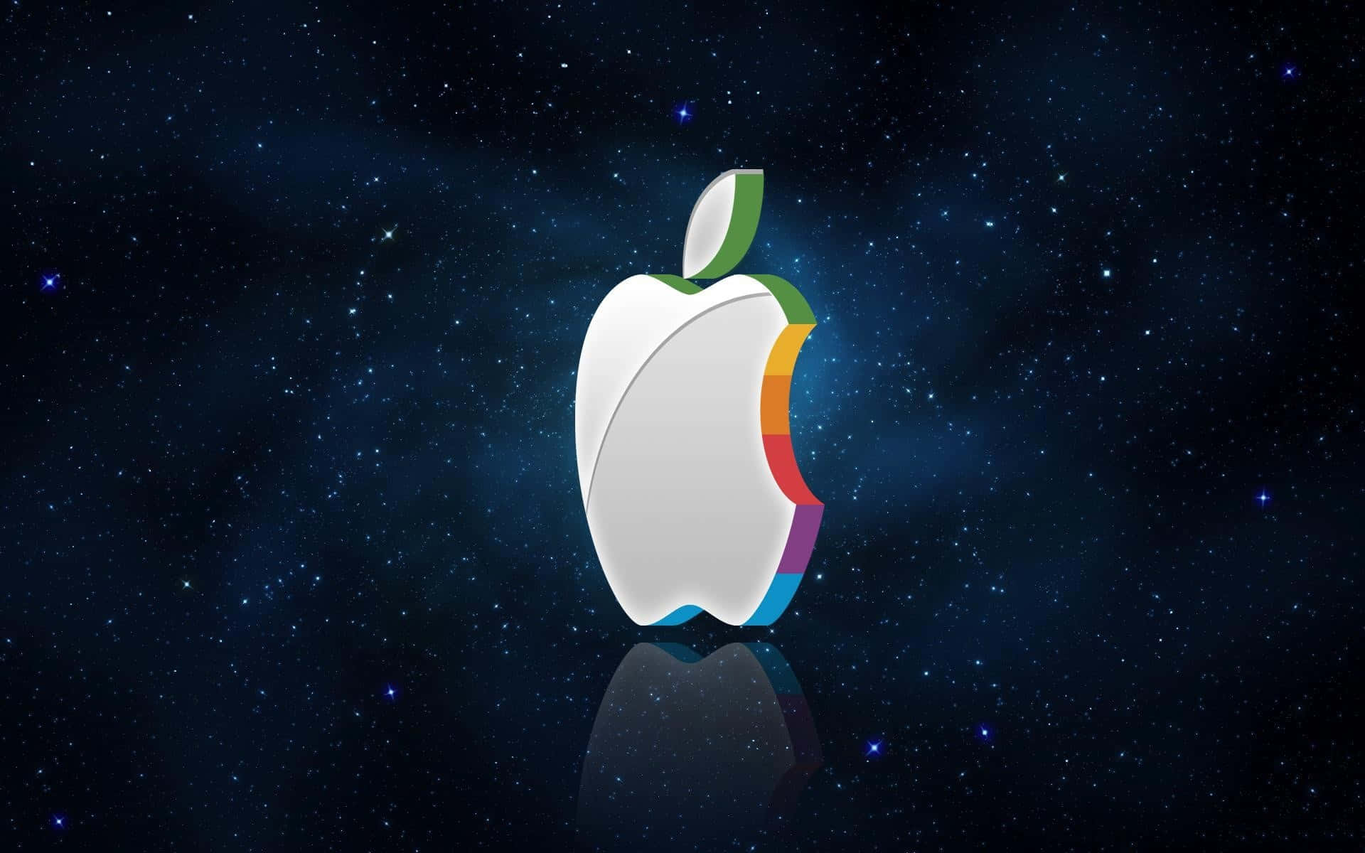 蘋果標誌 桌布 壁紙 — 一個帶有彩虹咬痕的光澤Apple標誌漂浮在星空宇宙虛空中，下方有反射表面。