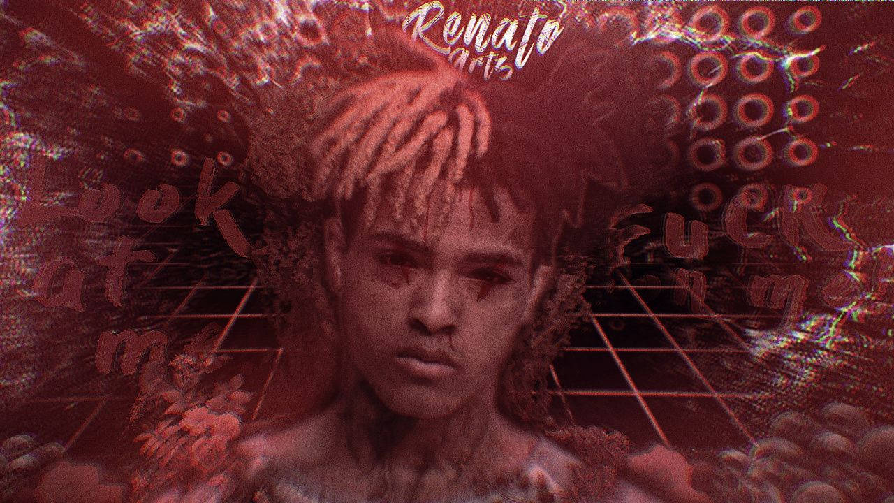 XXXTENTACION 桌布 壁紙 — 一個帶有故障藝術風格的紅色調肖像，人物留著辮子，周圍環繞著扭曲的文字和網格圖案。