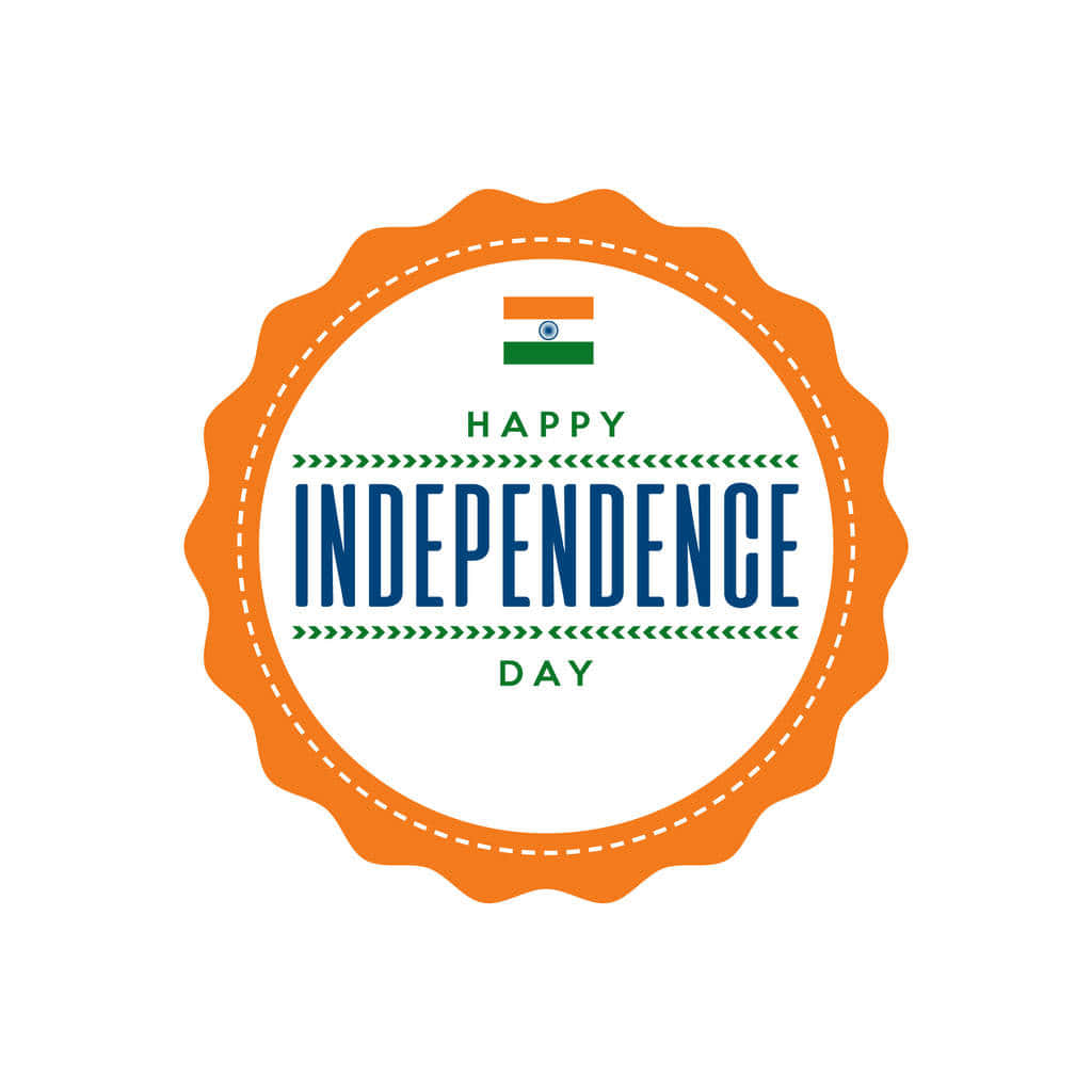 Independence 桌布 壁紙 — 一個帶有橙色邊框和印度國旗的節日圓形徽章，以粗體藍色和綠色文字慶祝Happy Independence Day。