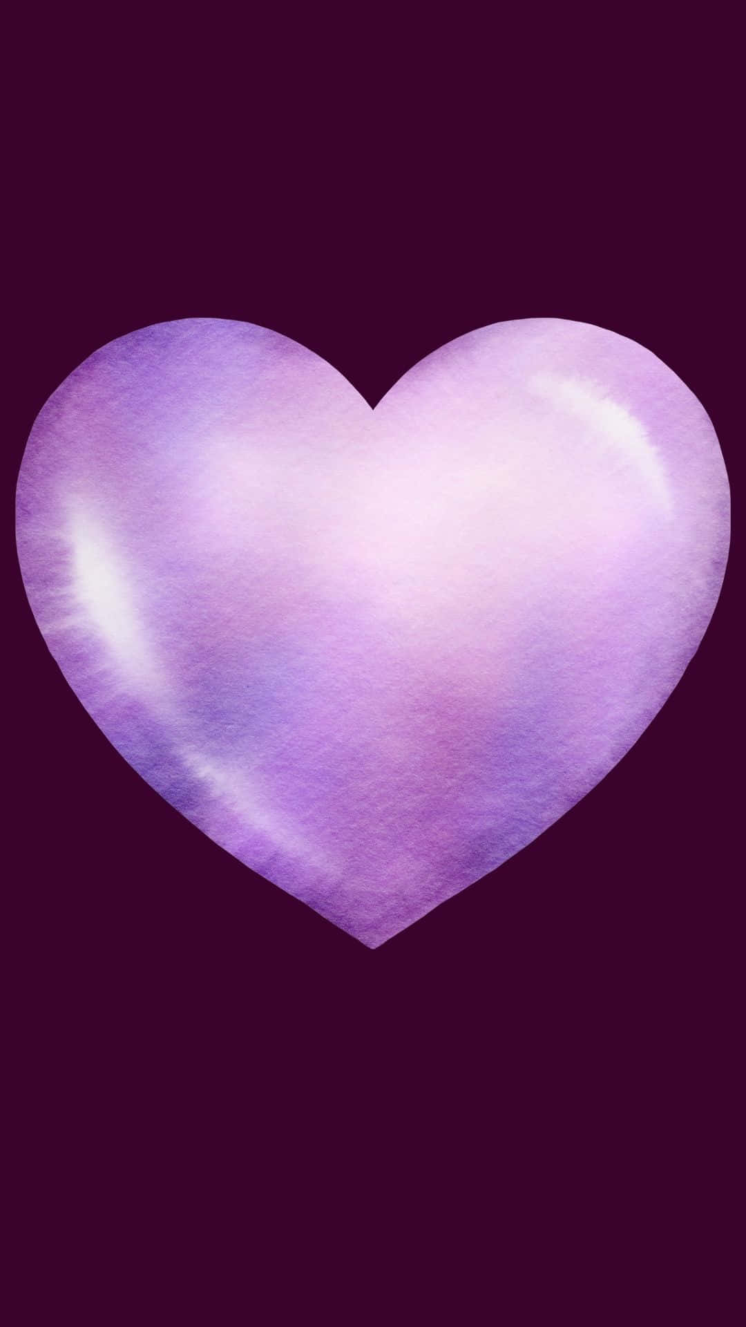 Heart 桌布 壁紙 — 一個帶有水彩紋理的柔和發光薰衣草心形，漂浮在深紫色背景上。