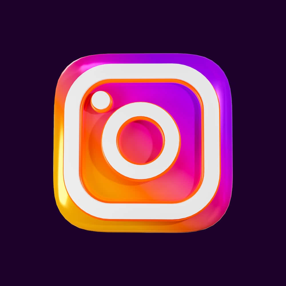 Instagram Black Logo 桌布 壁紙 — 一個帶有漸變紫色、橙色和粉紅色調的光澤3D渲染Instagram標誌，背景為深紫色。