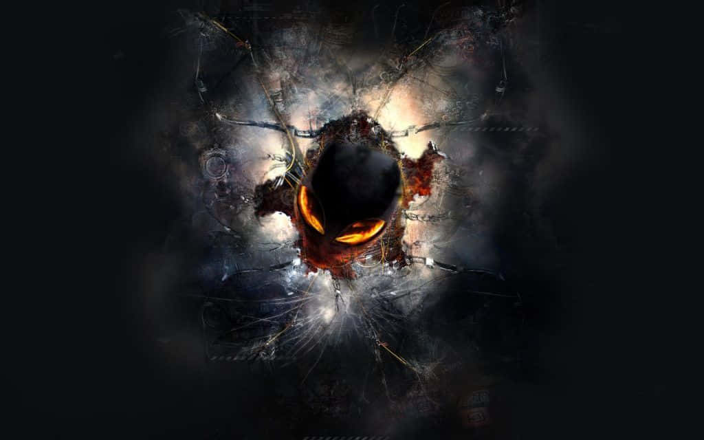 外星人 桌布 壁紙 — 一個帶有發光橙色眼睛的威脅性外星人頭顱，在黑暗背景下穿過破碎、煙霧瀰漫的表面爆裂而出。